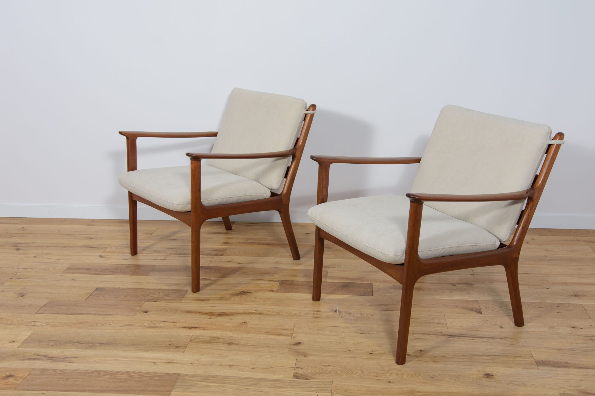 PJ112 Lounge Chairs by Ole Wanscher for Poul Jeppesens, 1960s, Set of 2