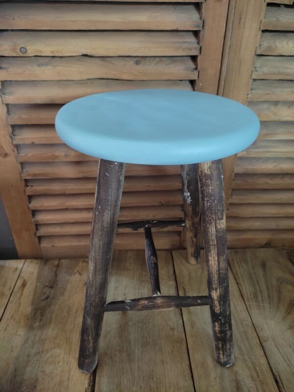 Seated wooden stool restyled patinated feet dp 0522041