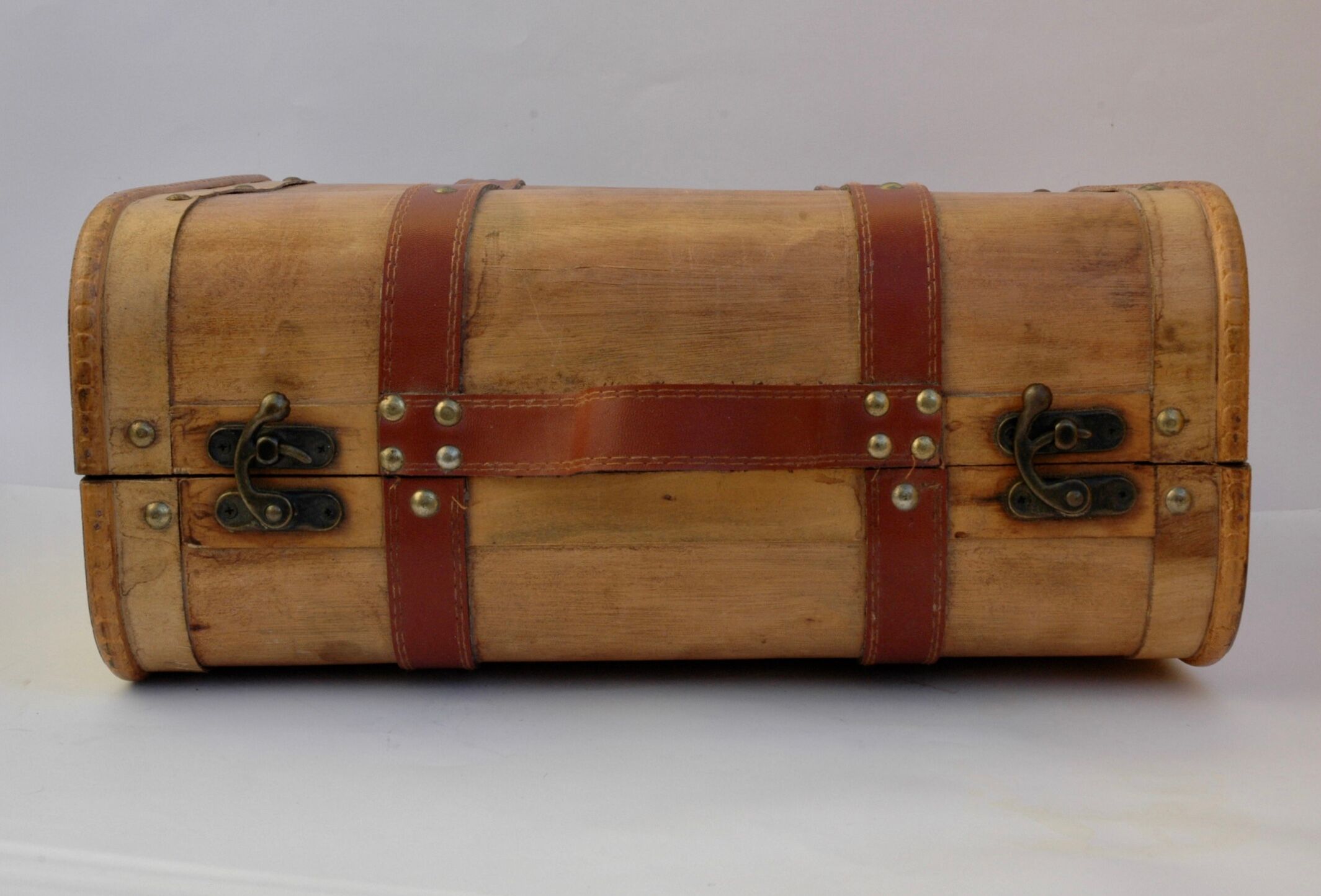 Small suitcase, wooden box