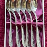 Set of teaspoons.
