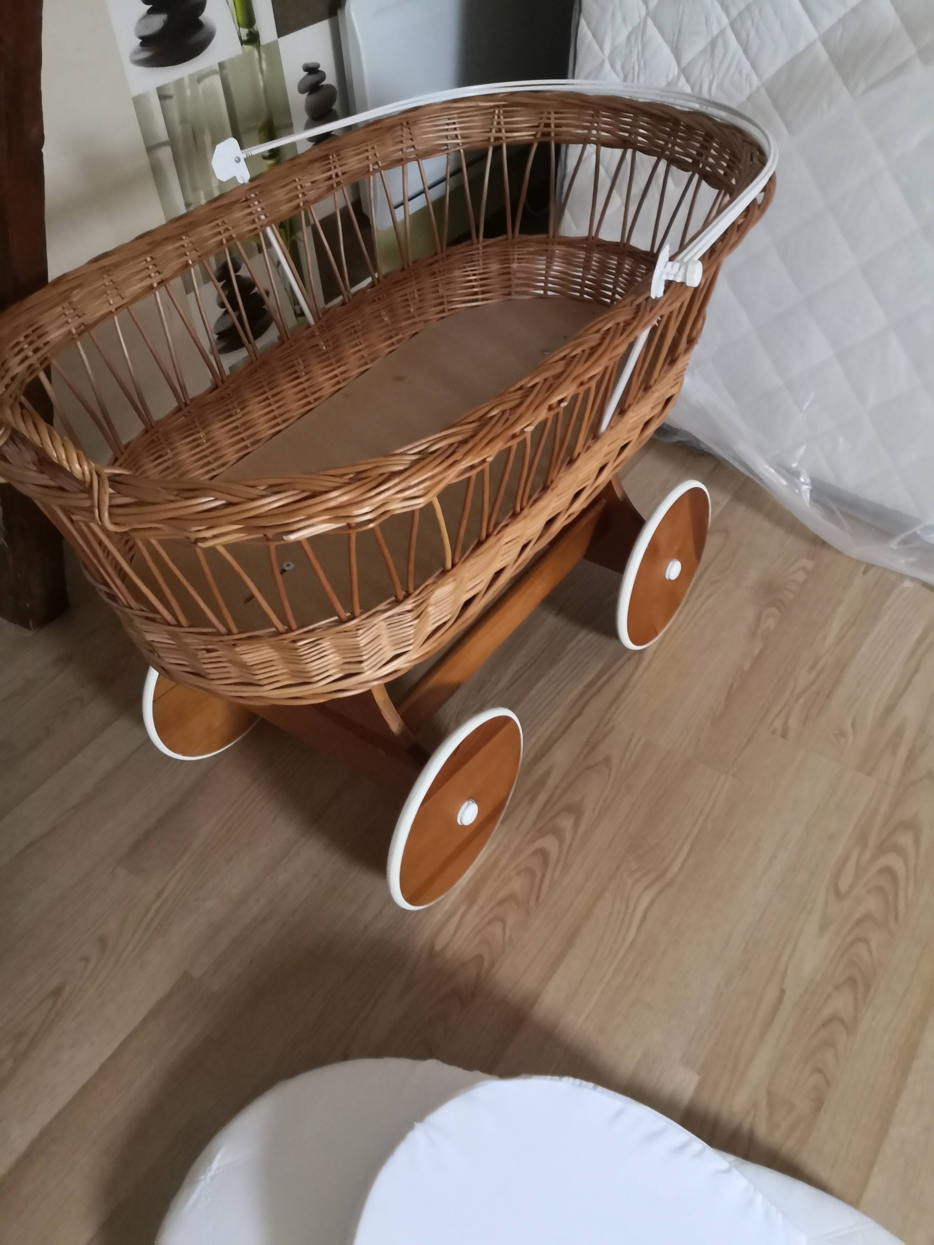Wicker cradle
