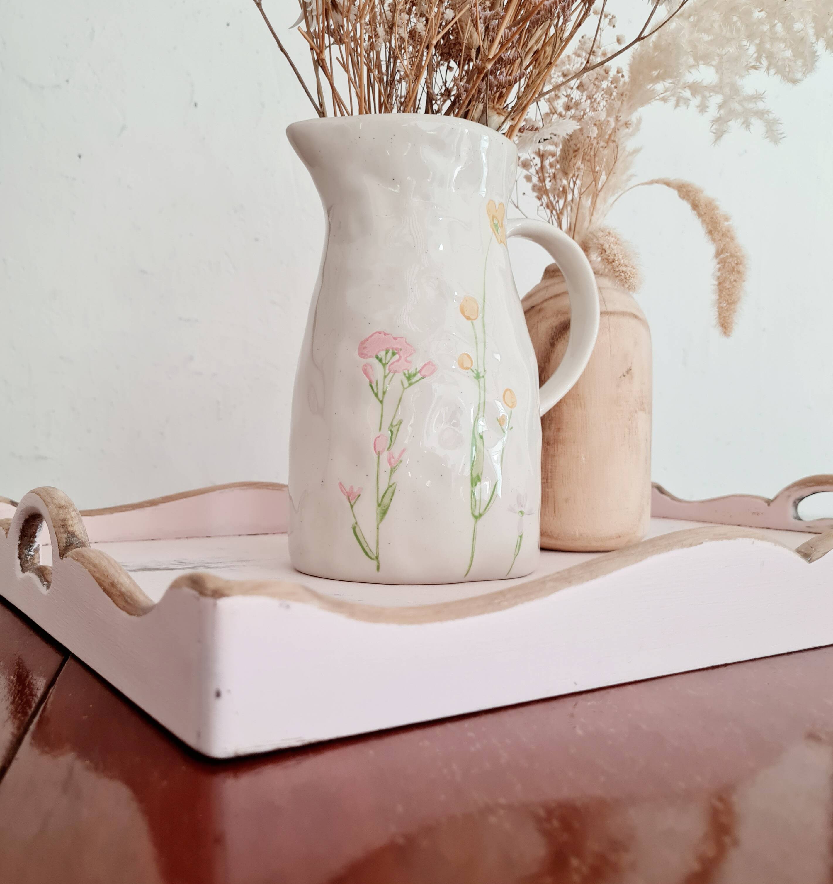 Presentation tray in raw and pink wood