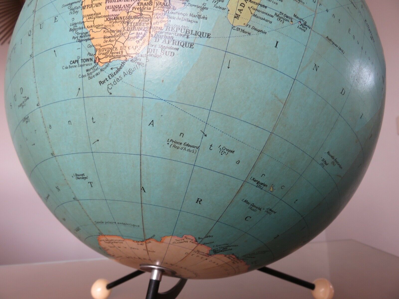 Terrestrial globe Taride 42 centimeters year 1965