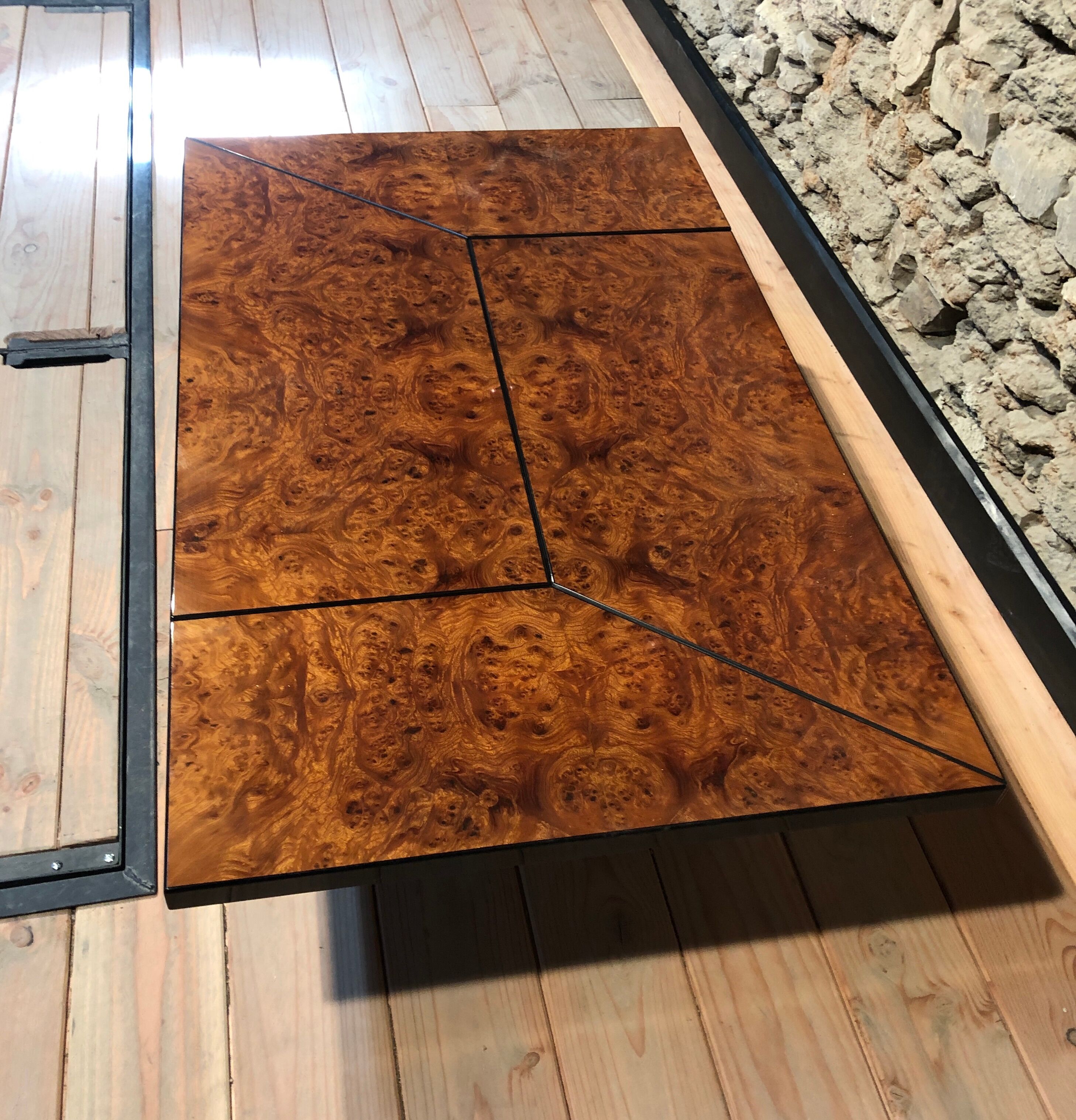 Table basse bar cocktail caché en loupe d'orme de Paul Michel, 1970 Roche Bobois