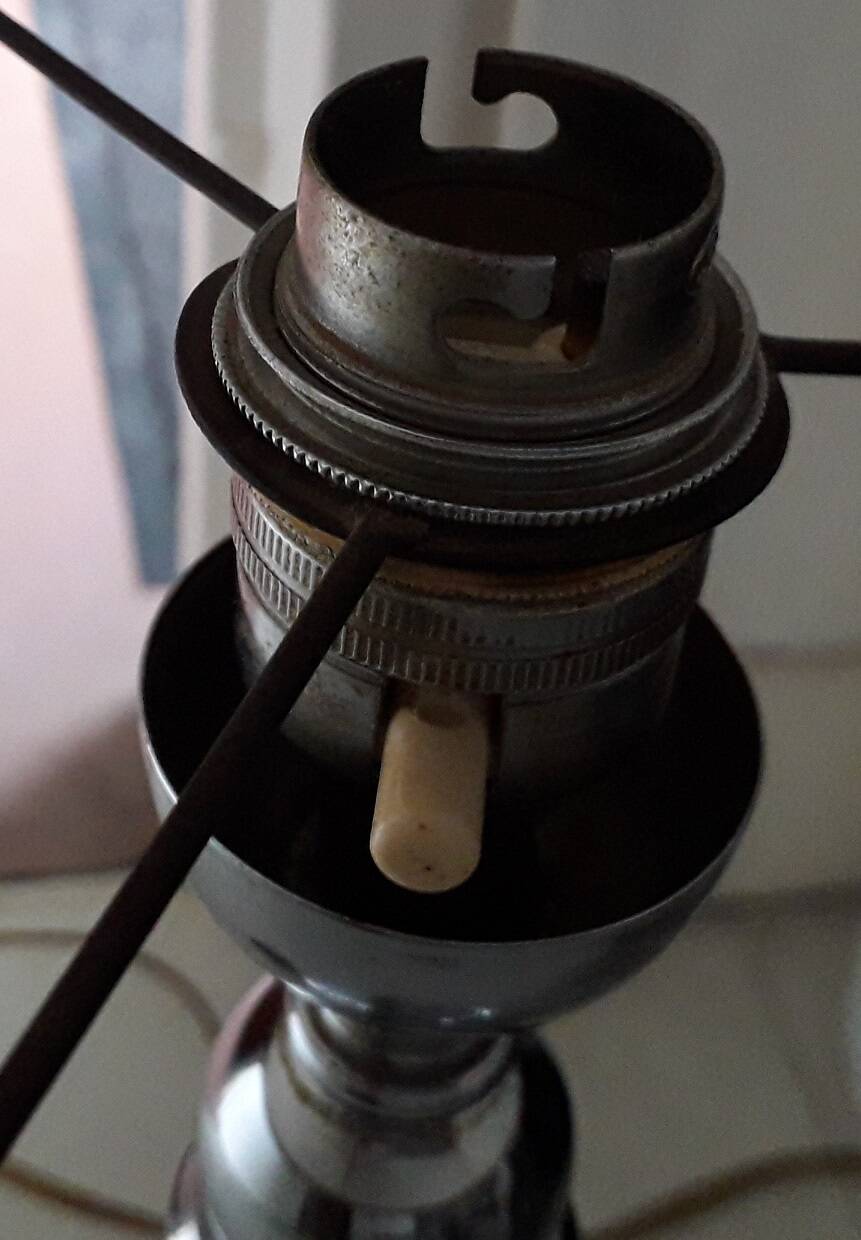Lampe en métal chromé
