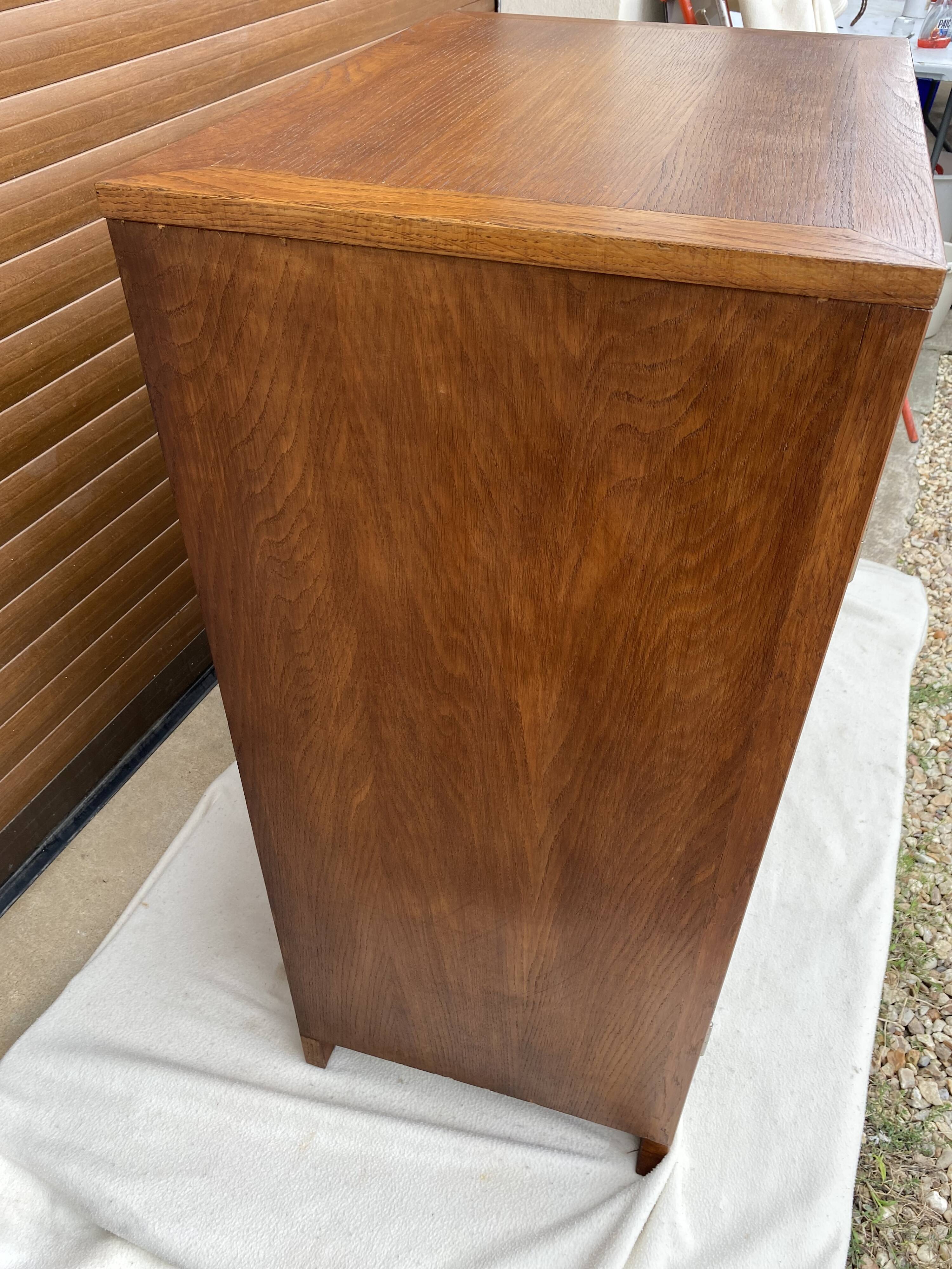 Petite armoire-commode asymétrique vintage