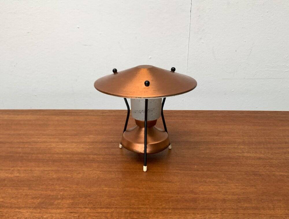 Small tripod table lamp in copper, 1950s.