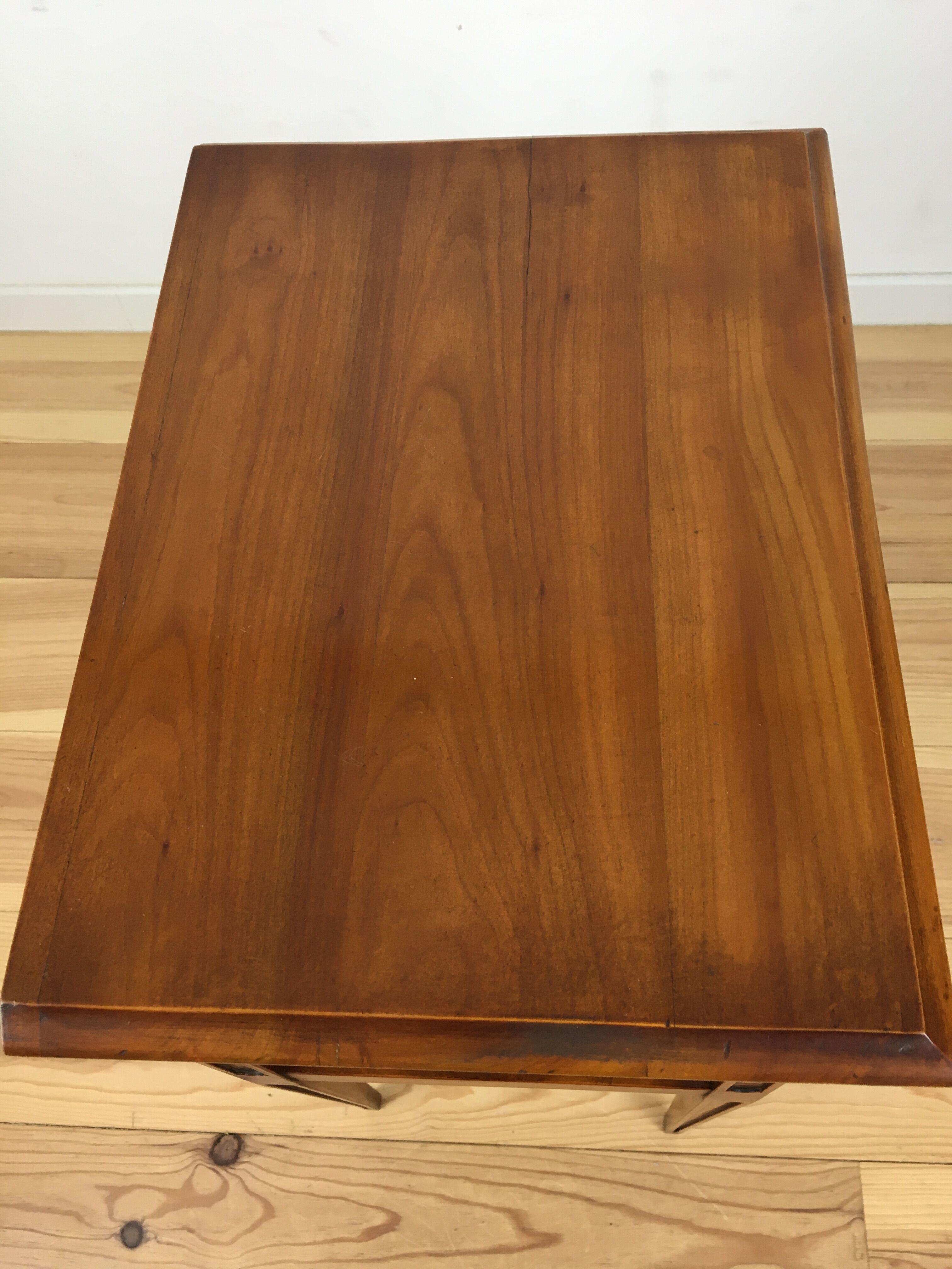 Bedside Directory Style, Louis XVI