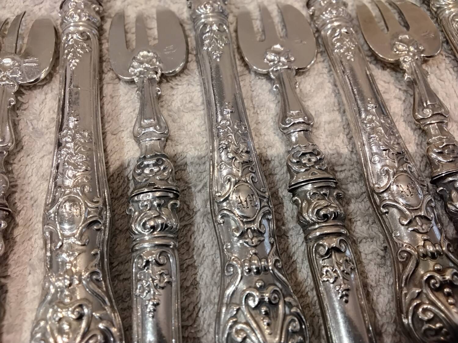 11 silver oyster forks, 800 Minerva style, Louis Philippe