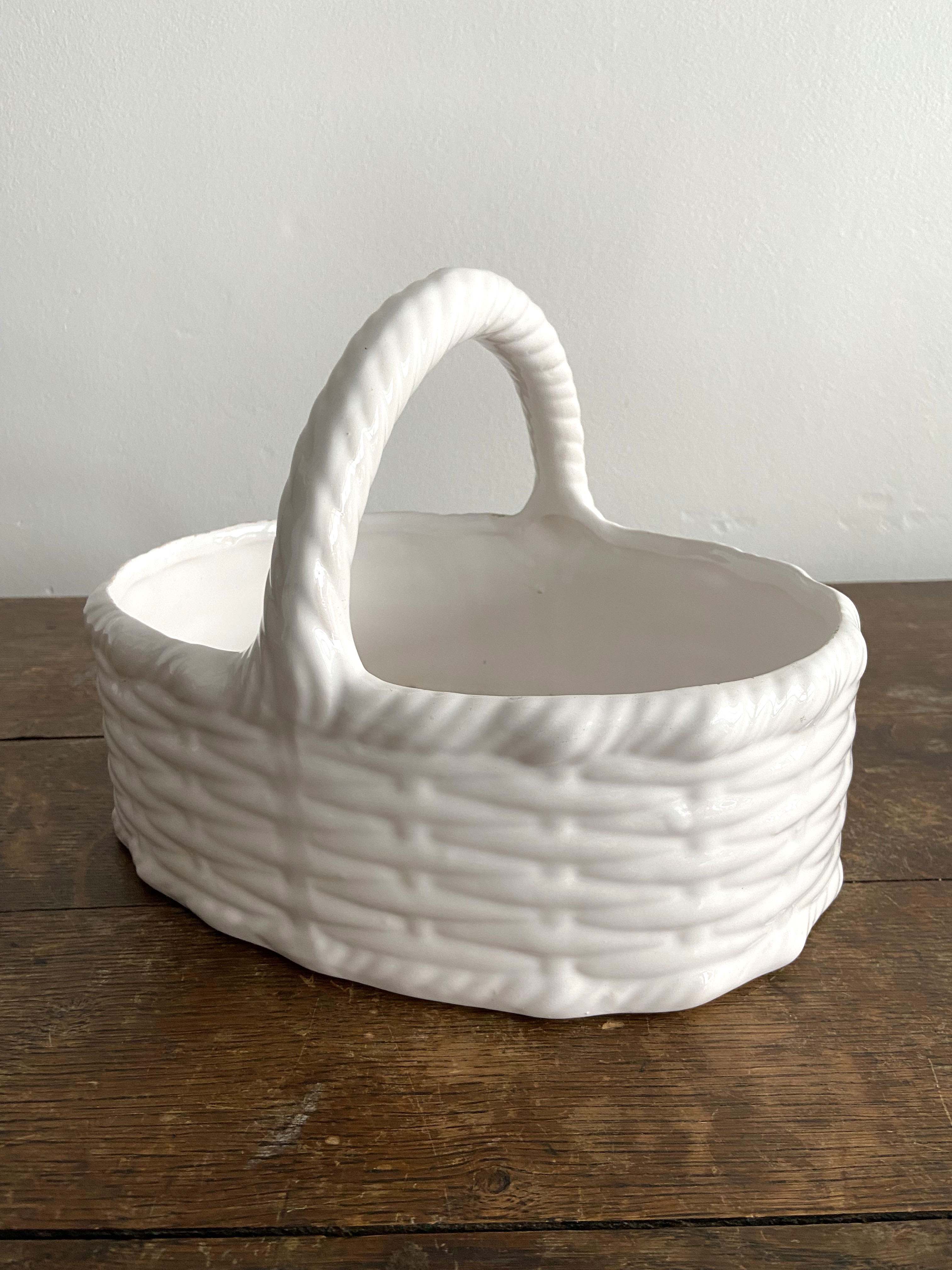 Fruit cup in white earthenware