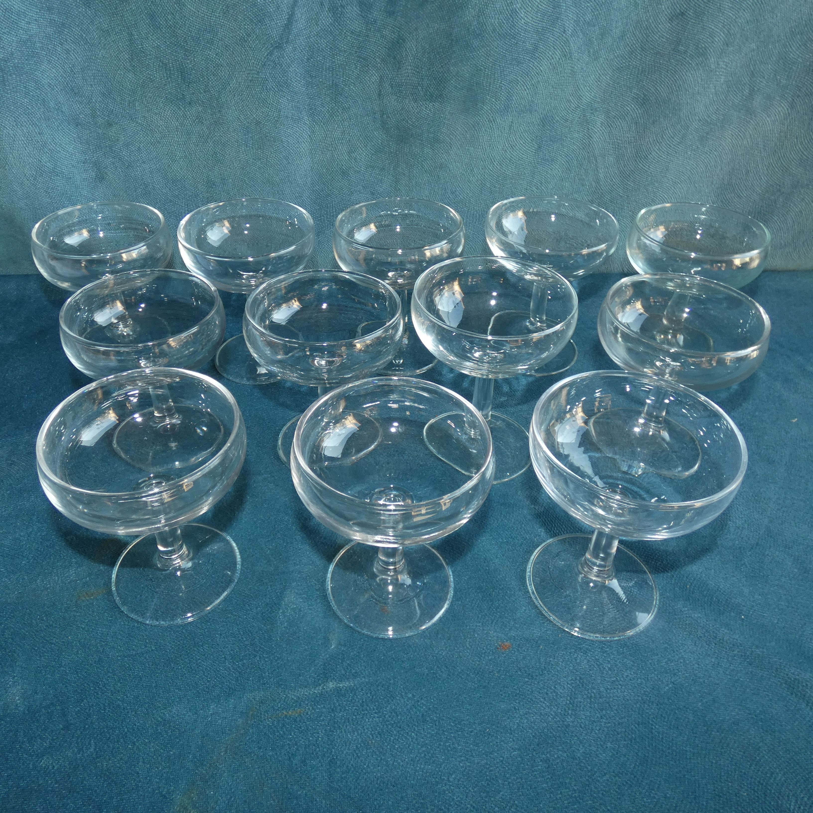 12 champagne glasses in crystal art deco circa 1930