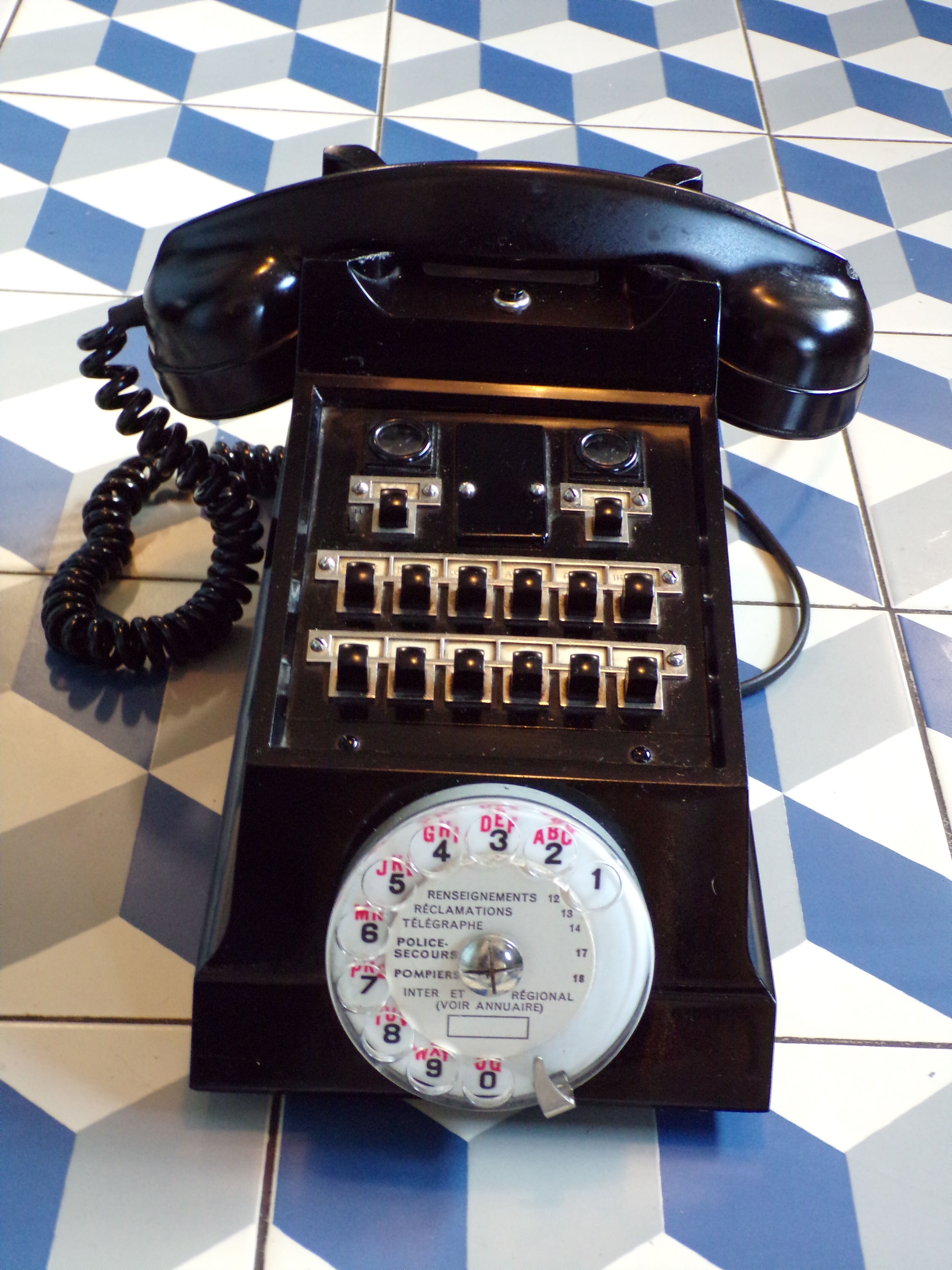 Former Ericsson standard phone in Bakelite