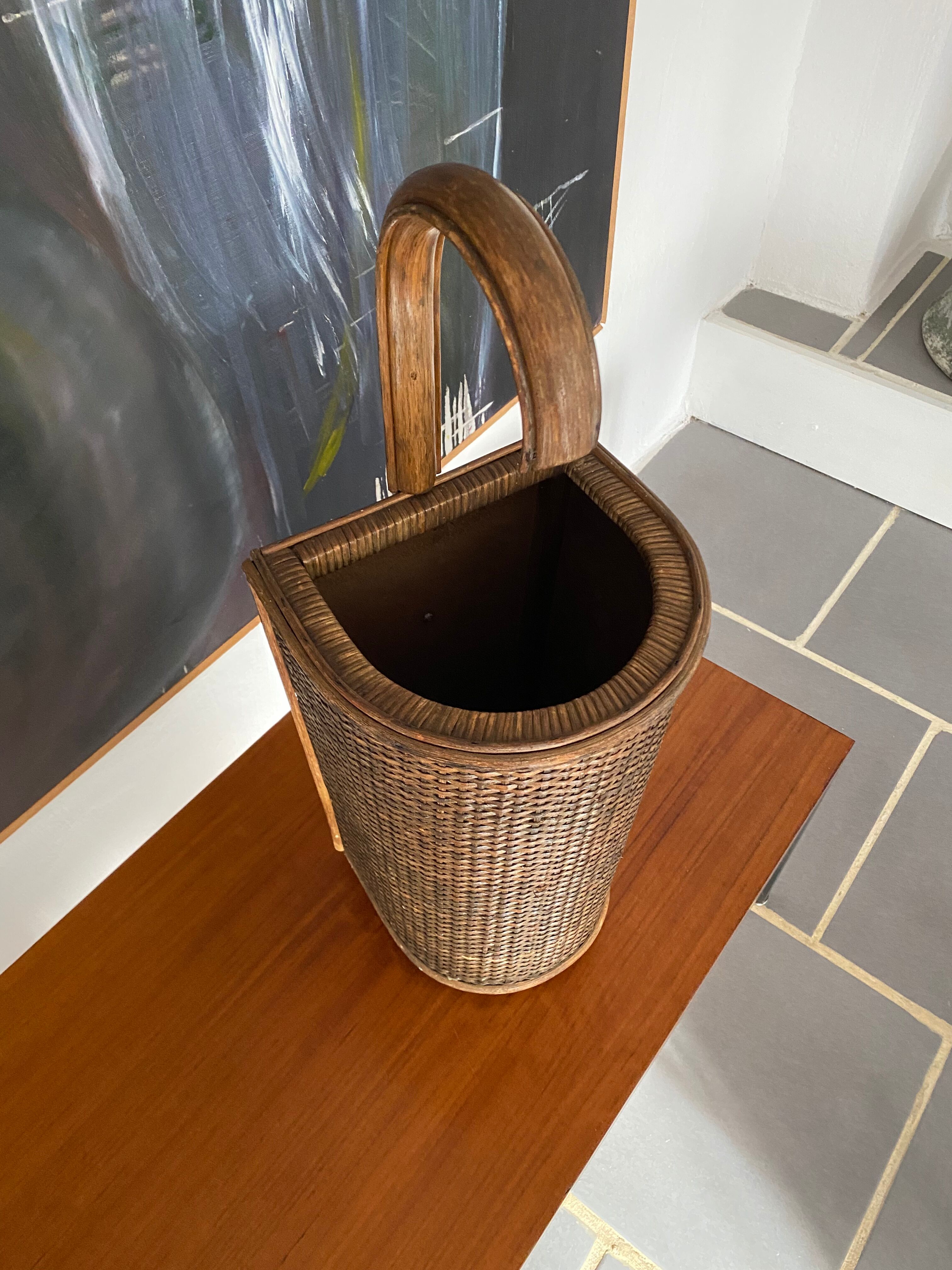 Vintage rattan umbrella door