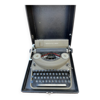 Old typewriter remington noiseless model 7