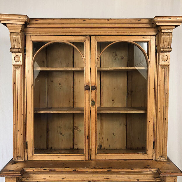 Buffet two fir bodies, glazed in the upper part.