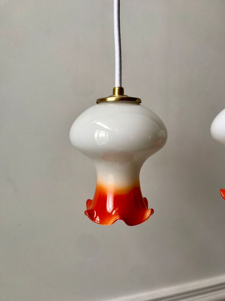 Pair of orange opaline tulips gradient white thread 70s