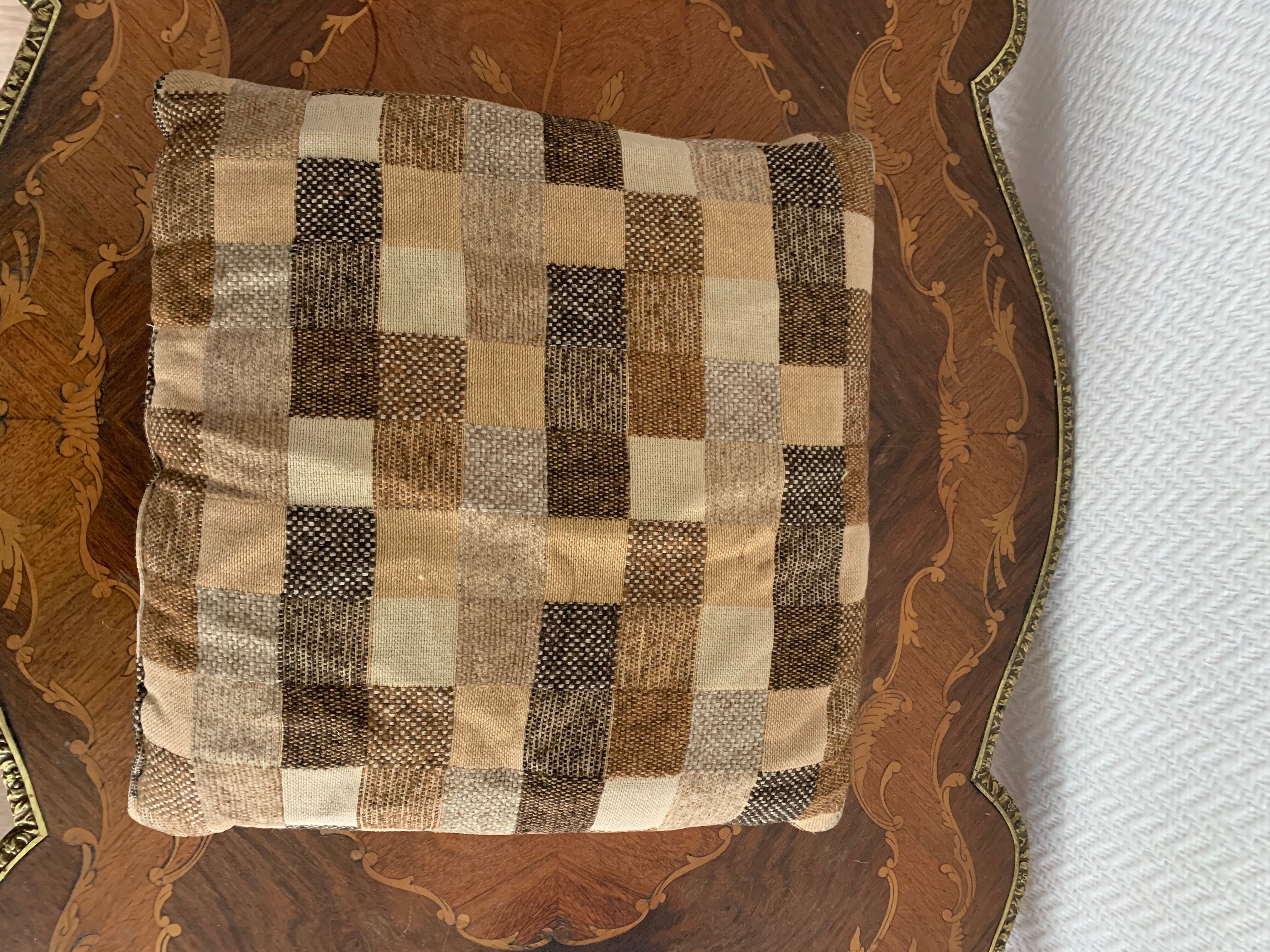 Cousin wool brown tiles