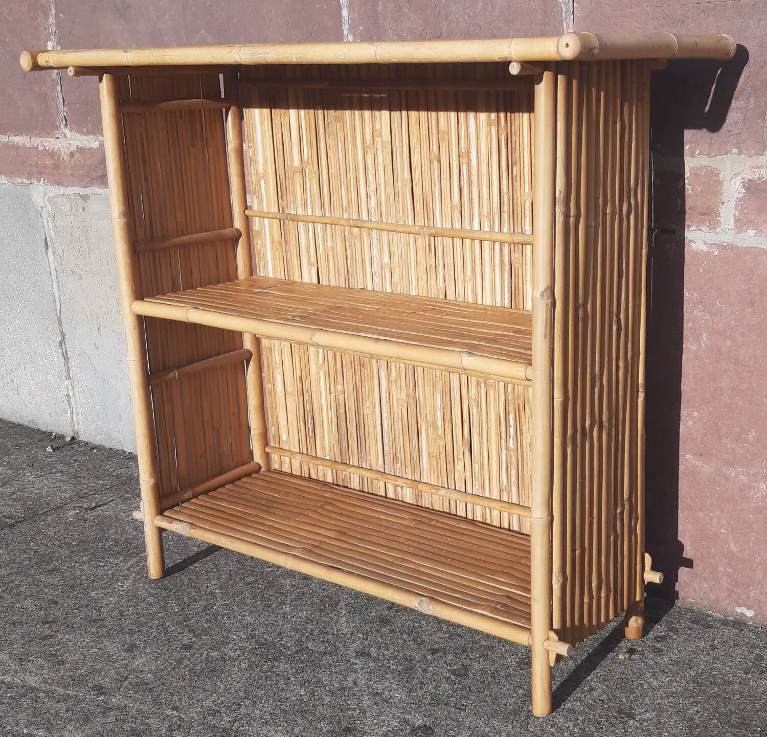 Bamboo counter or bar. (With 2 folding high chairs)