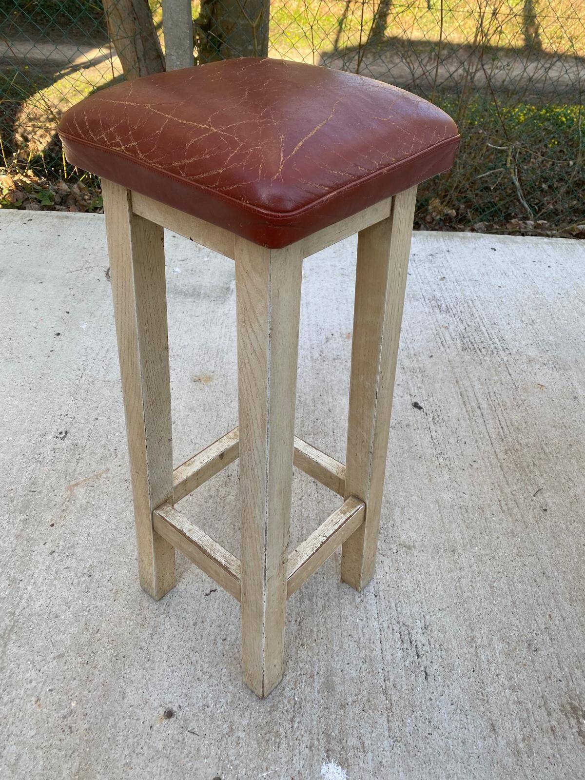 Square high bar stools in solid wood with burgundy leather 83cm