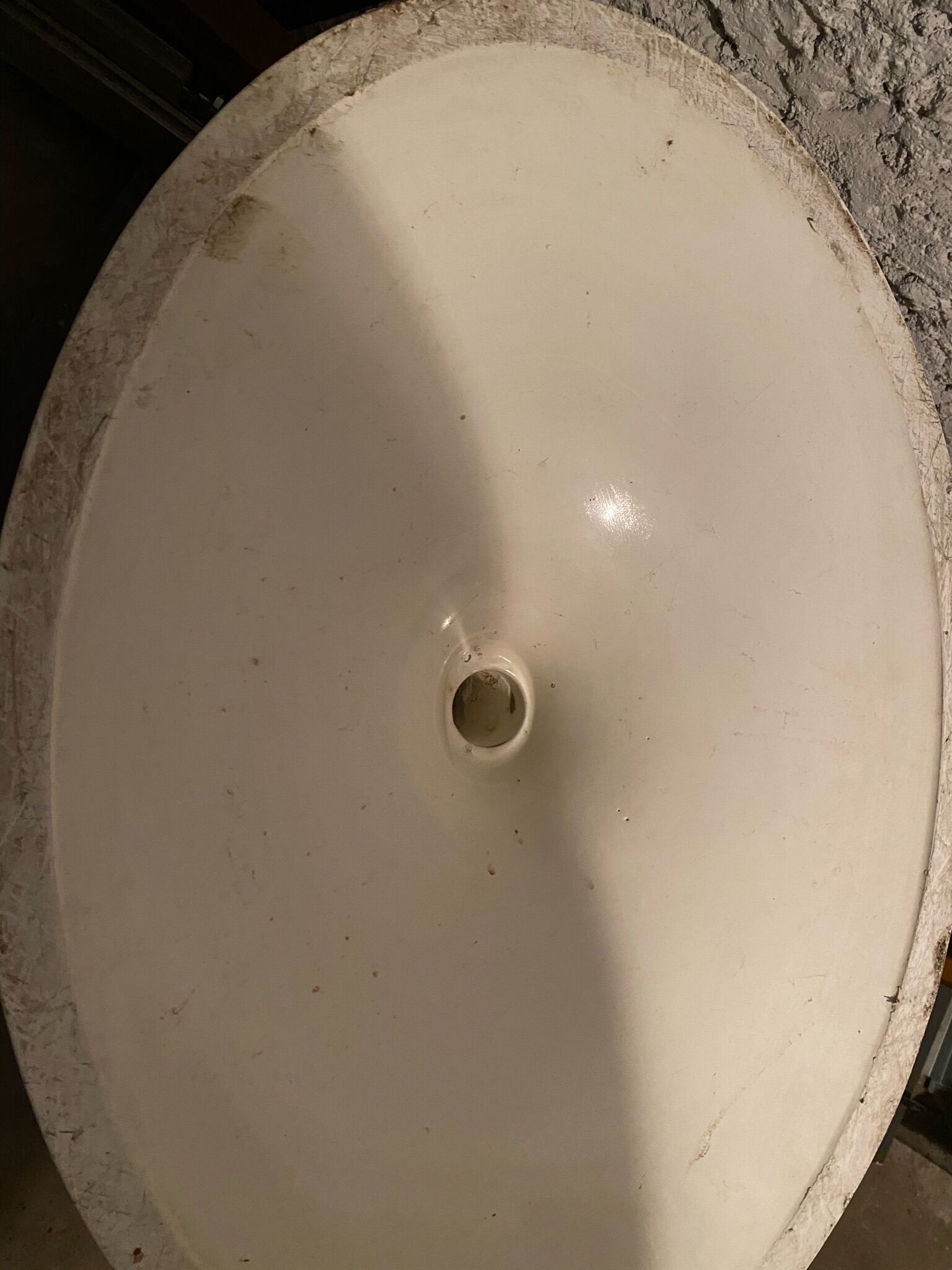 Eero Saarinen's oval tulip table for Knoll