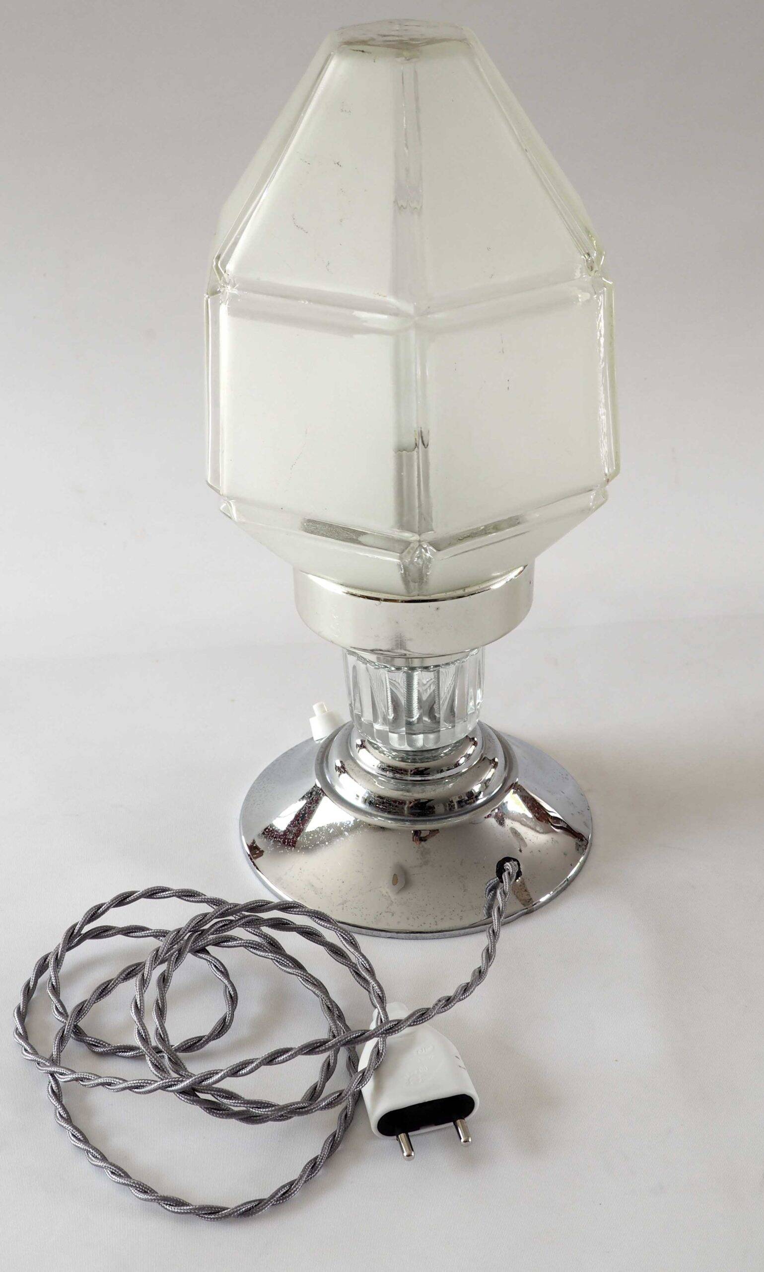 Art Deco lamp with faceted glass