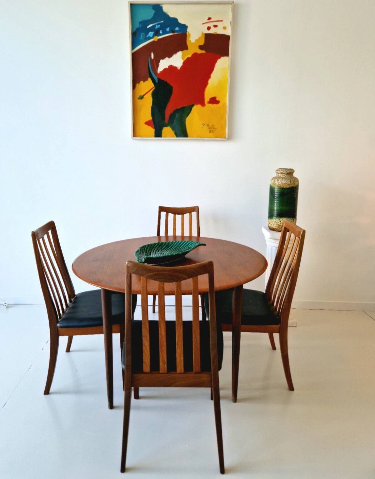 Ensemble de table et chaises GPLAN des années 1950, design d'intérieur.