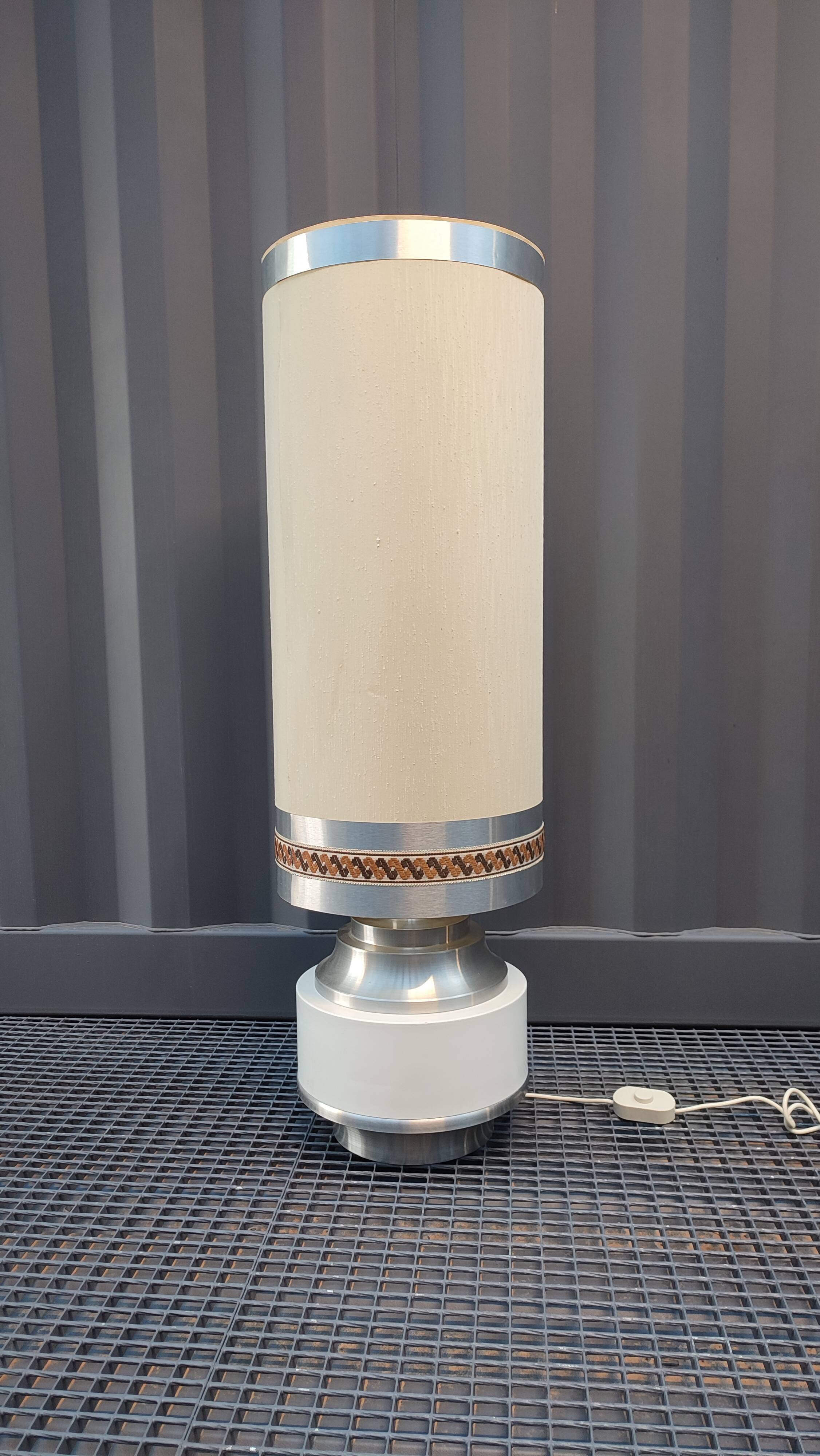 Lampe de parquet cylindrique en aluminium