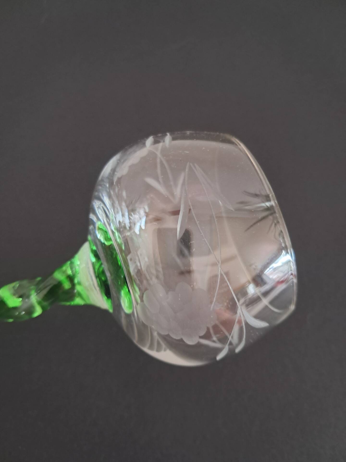 5 white wine glasses with twisted stems