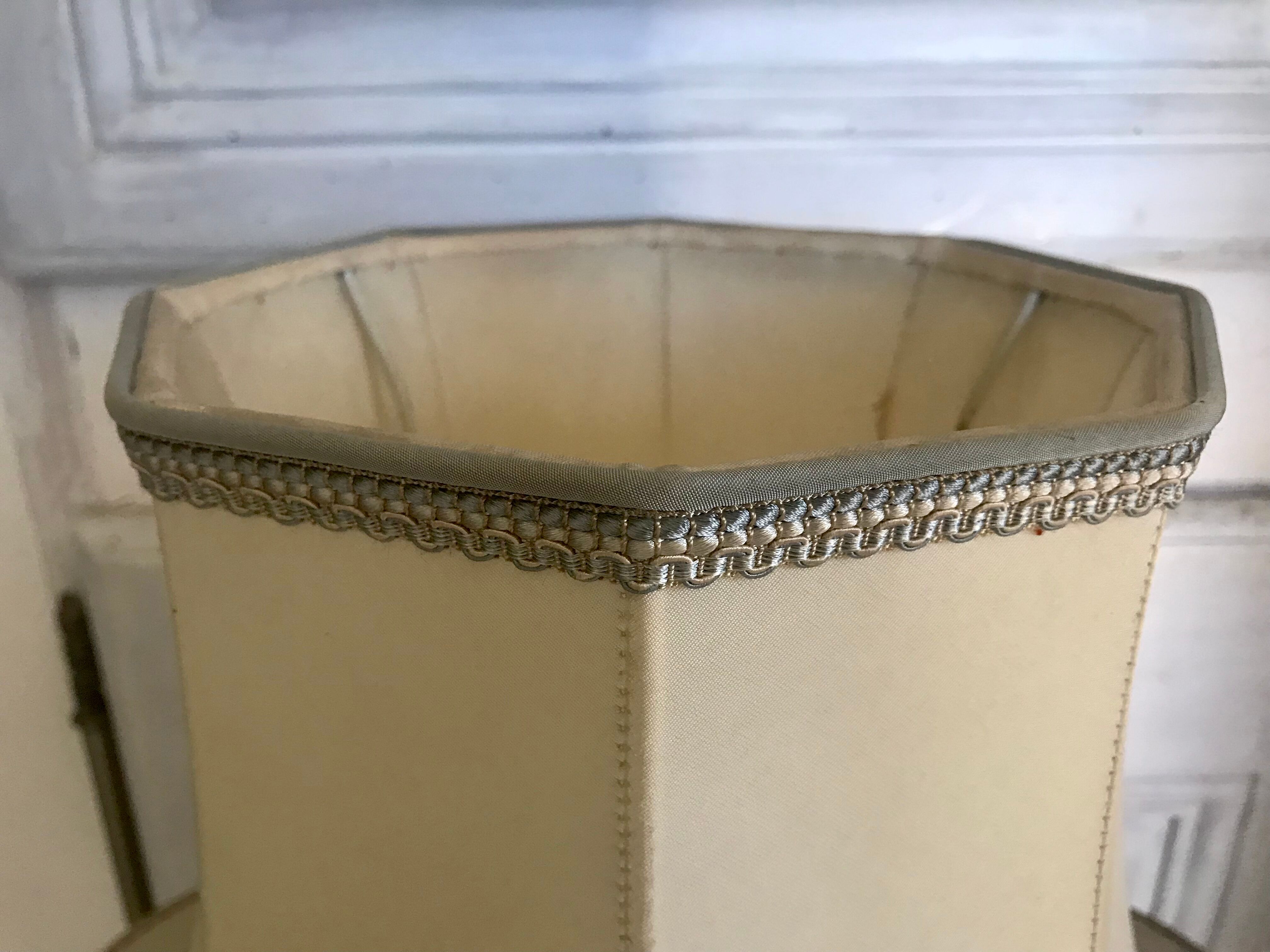 Chinese porcelain lamp