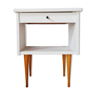 Vintage bedside table with tapered legs - white