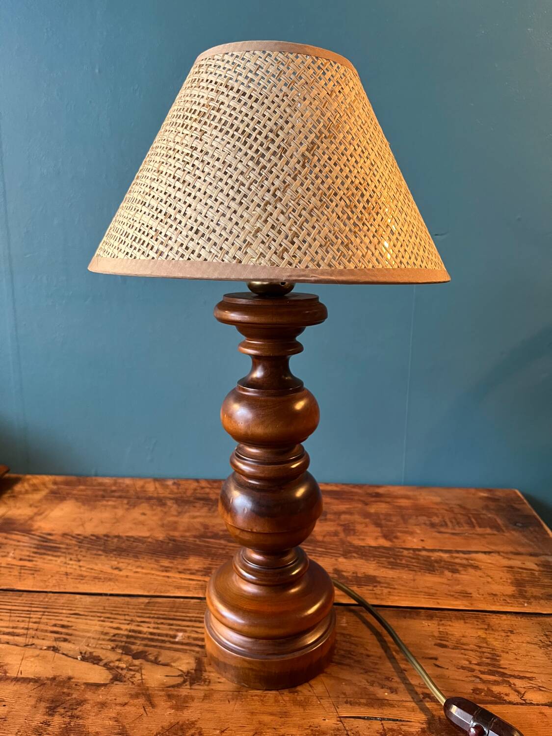 Wooden foot table lamp