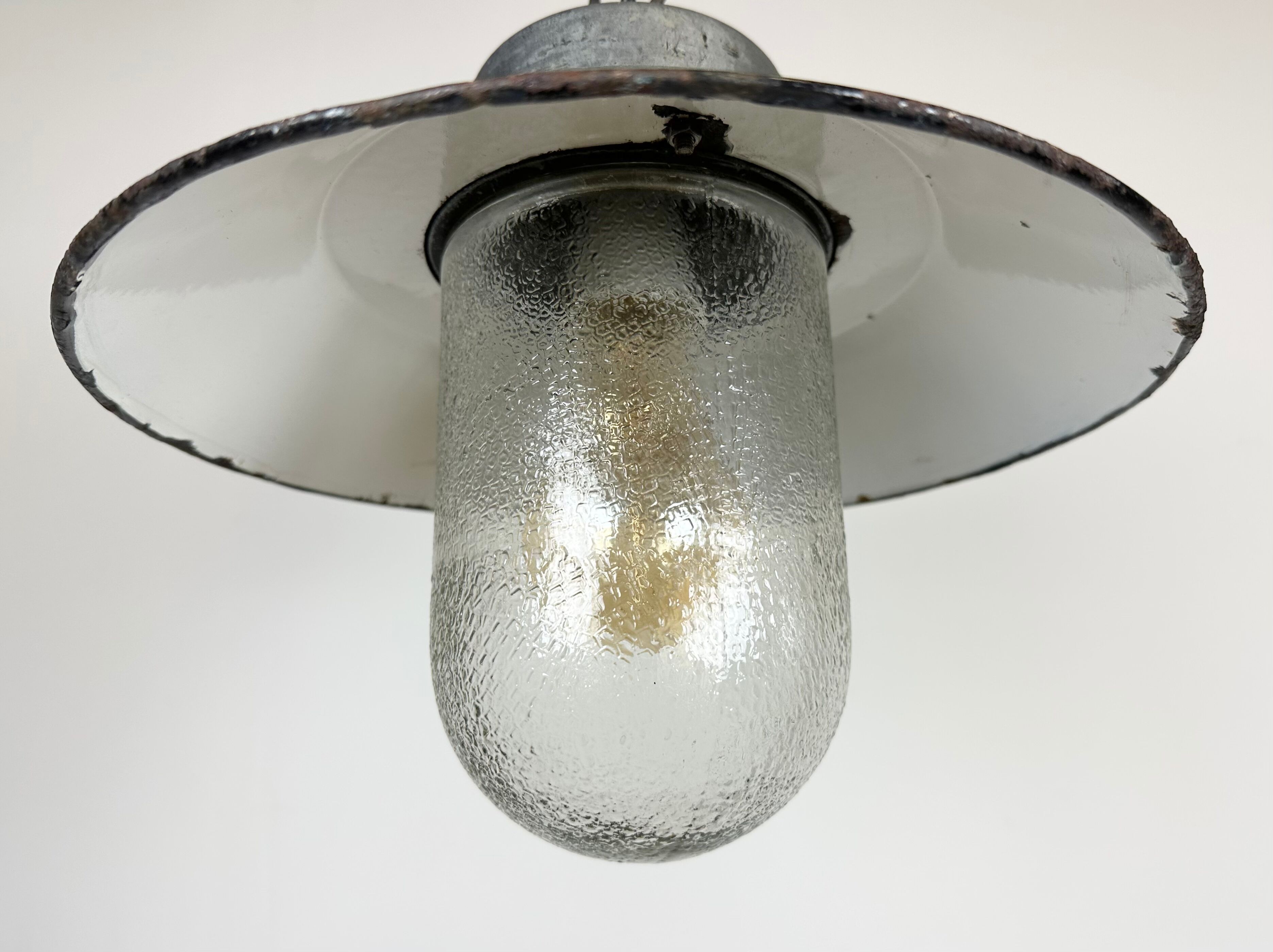 Green enamel and cast iron industrial pendant light, 1960s