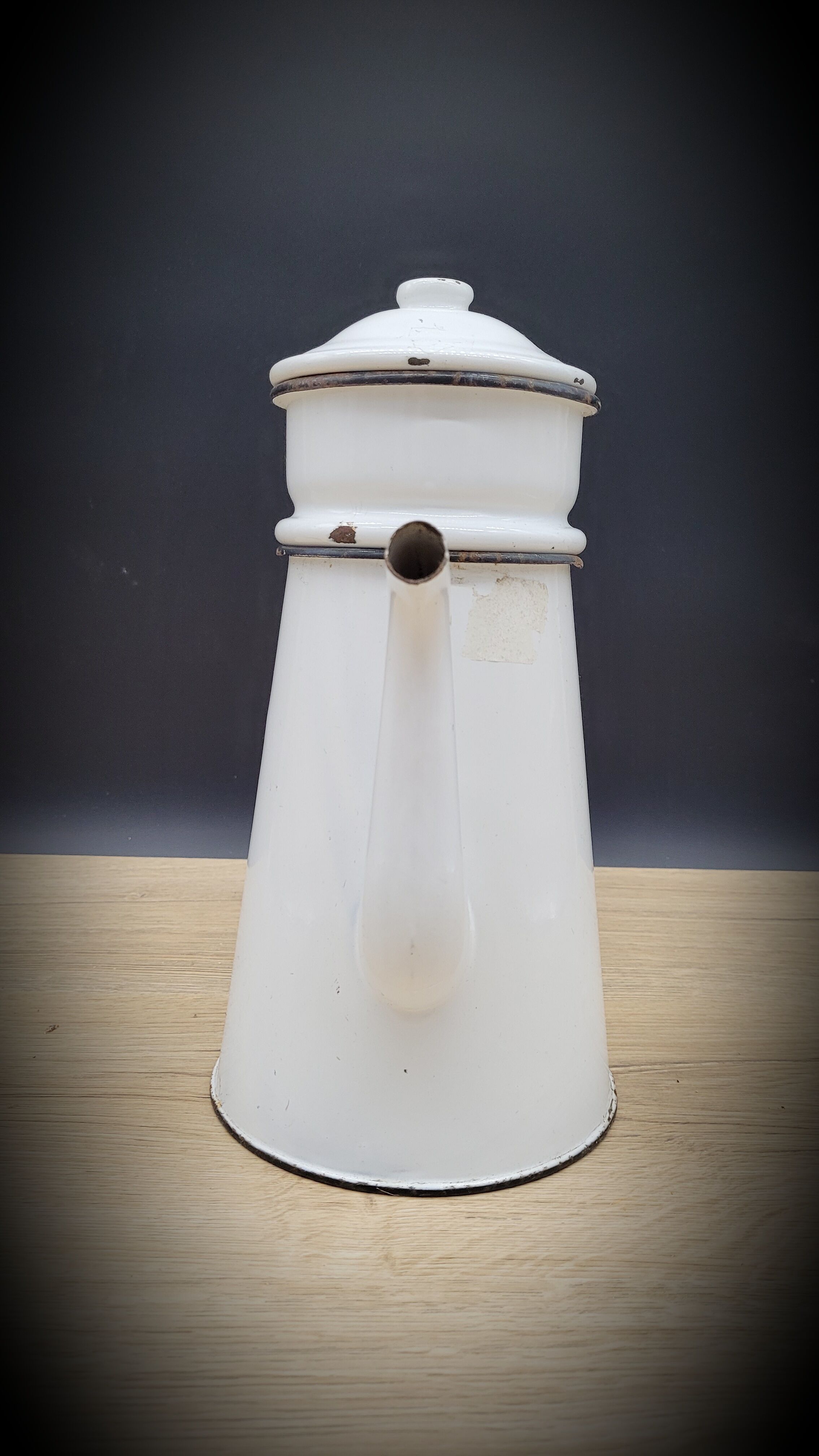 White enamelled teapot coffee maker