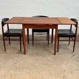 Scandinavian table with extensions