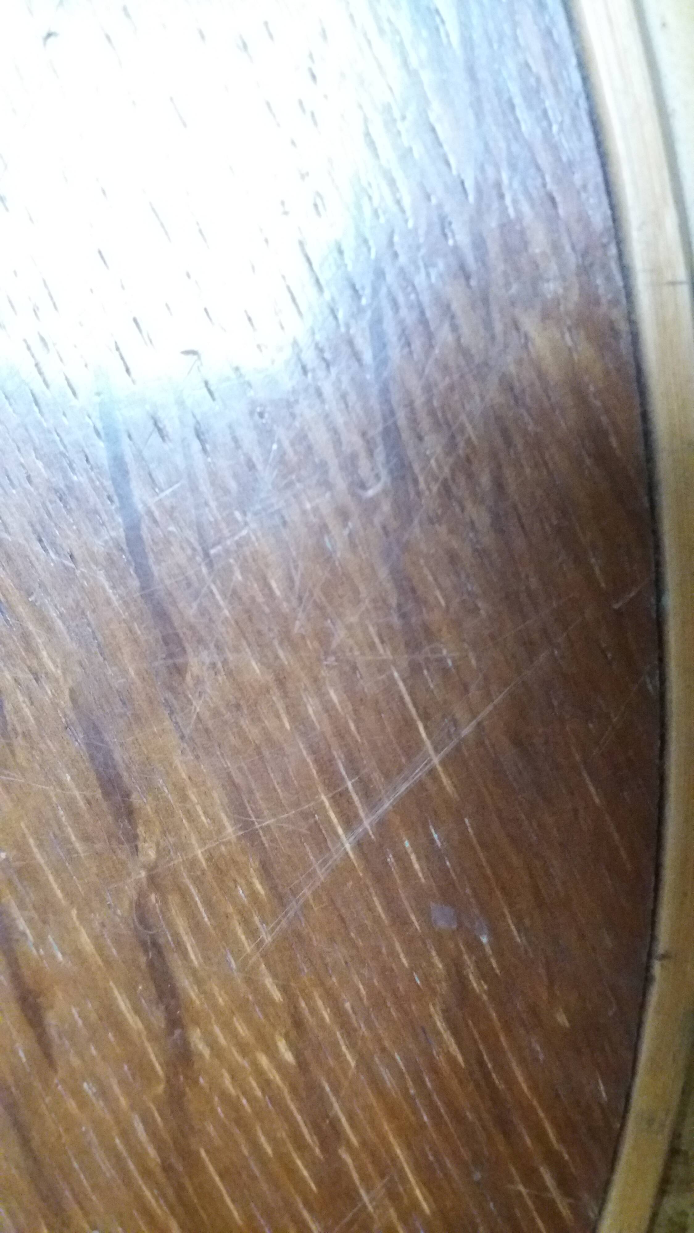 Round coffee table in wicker and bamboo