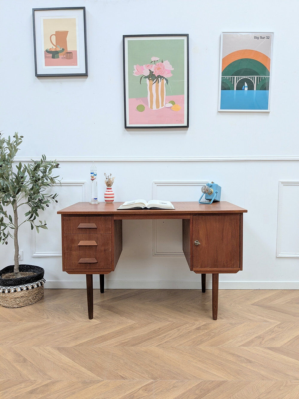 Scandinavian desk