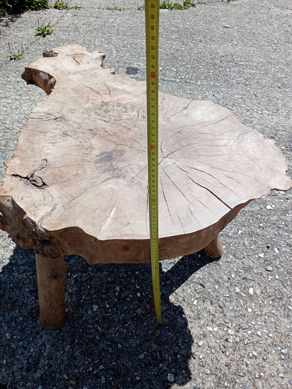 Table basse style brutaliste en orme