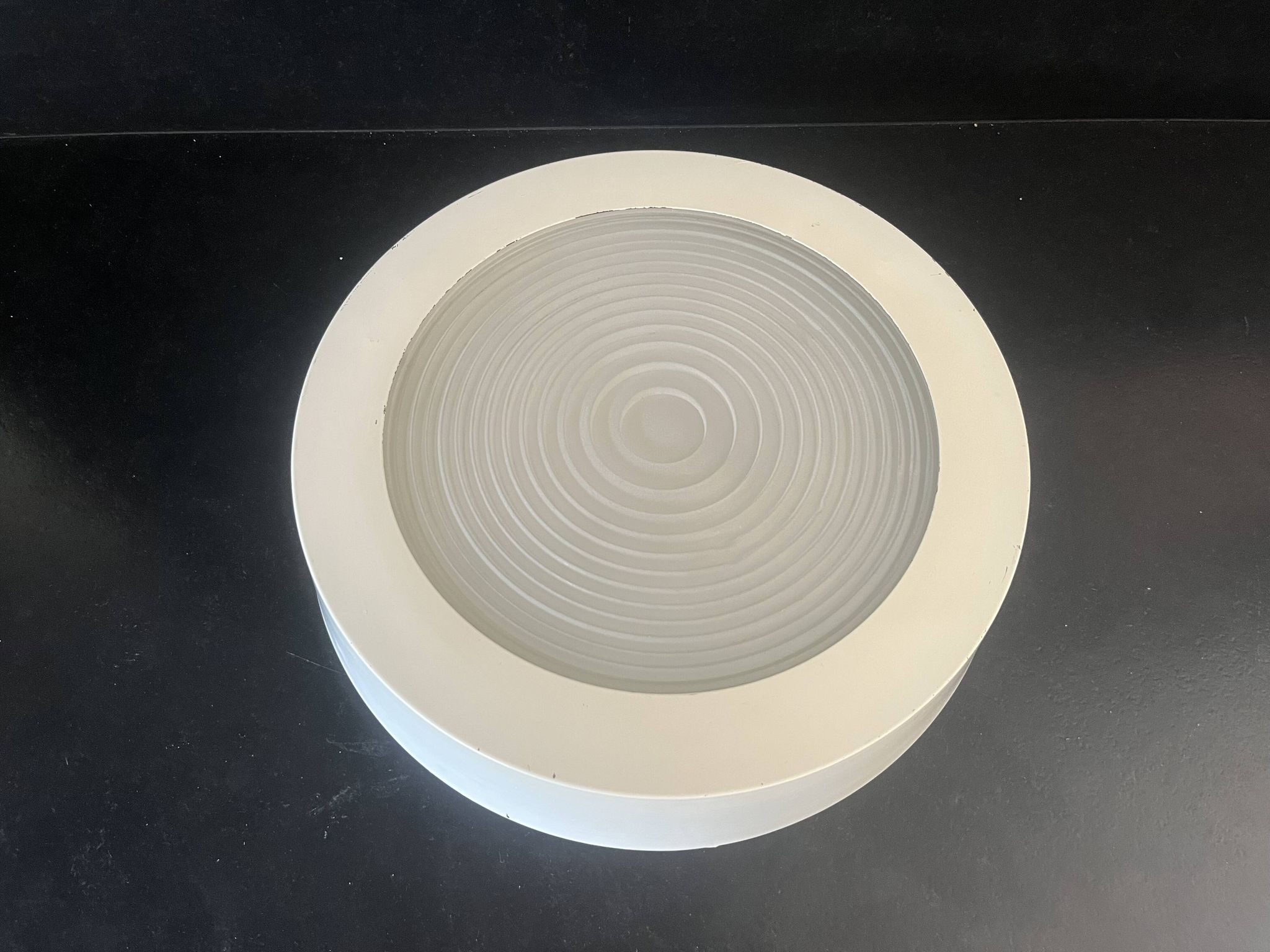 Plafonnier Holophane en métal laqué