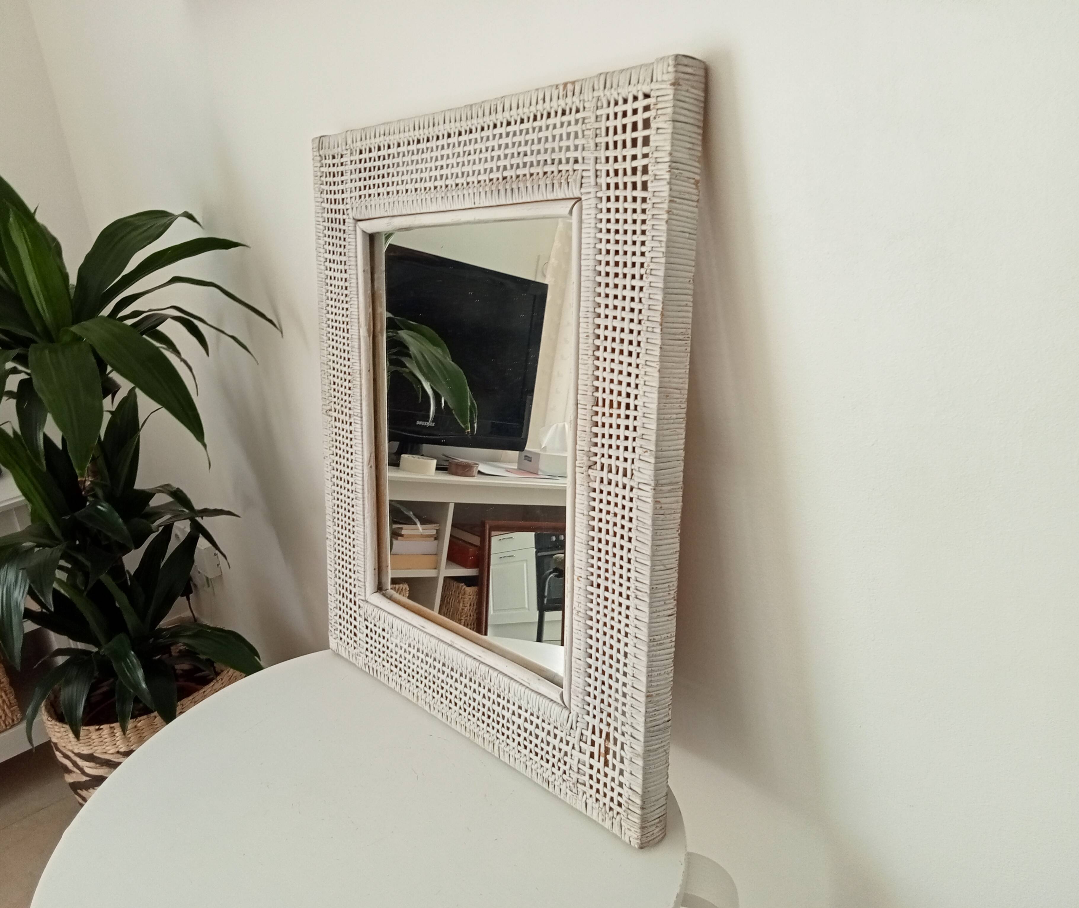 Vintage Boho rattan mirror from the 60s/70s 73*61 cm