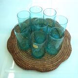 Set of 8 large glasses on wicker tray