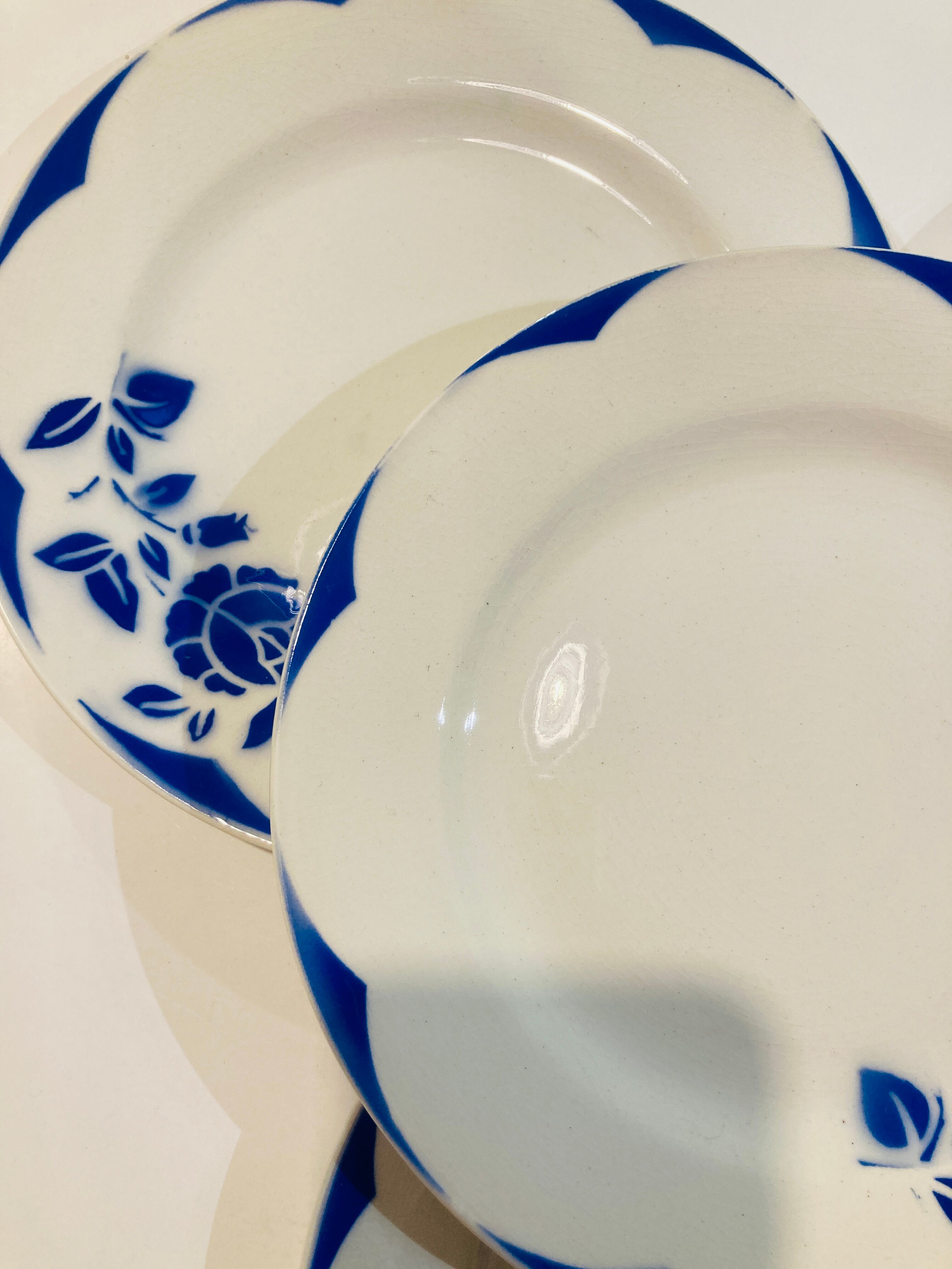 4 white porcelain plates with blue flowers
