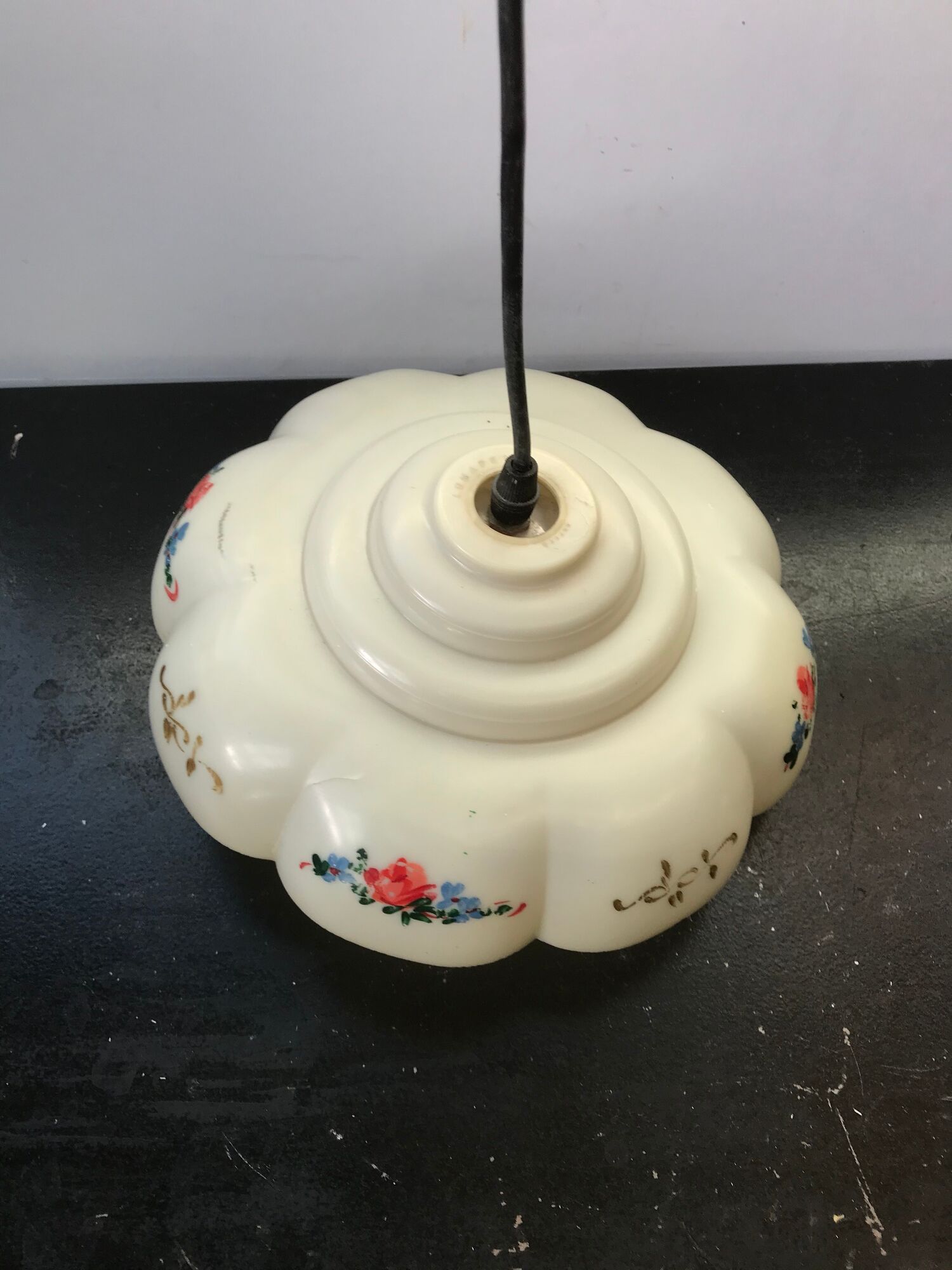 Suspension ancienne lumapel bakélite blanc avec décor fleurs années 70 vintage