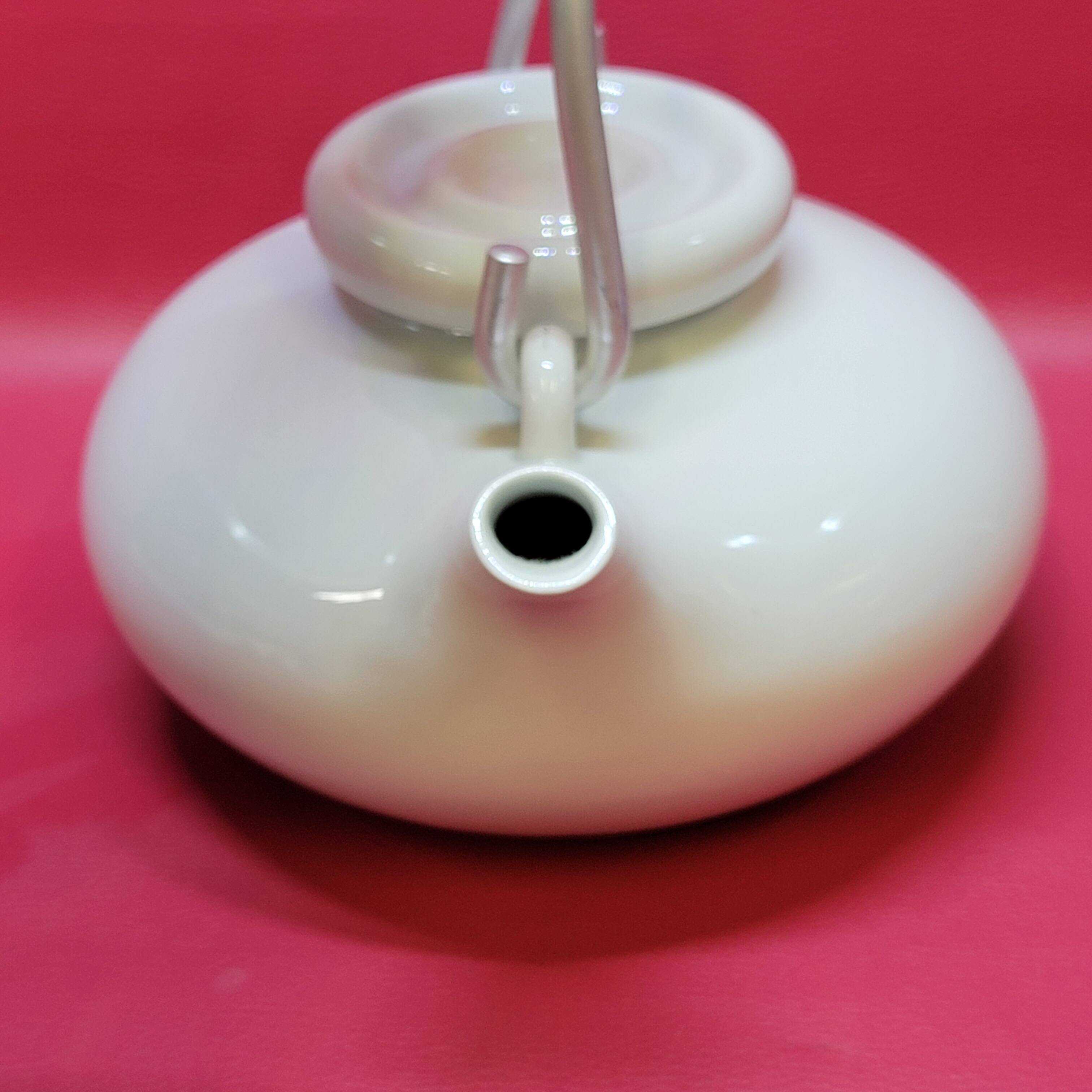 Théière en porcelaine blanche Carl Gustaf Jahnsson