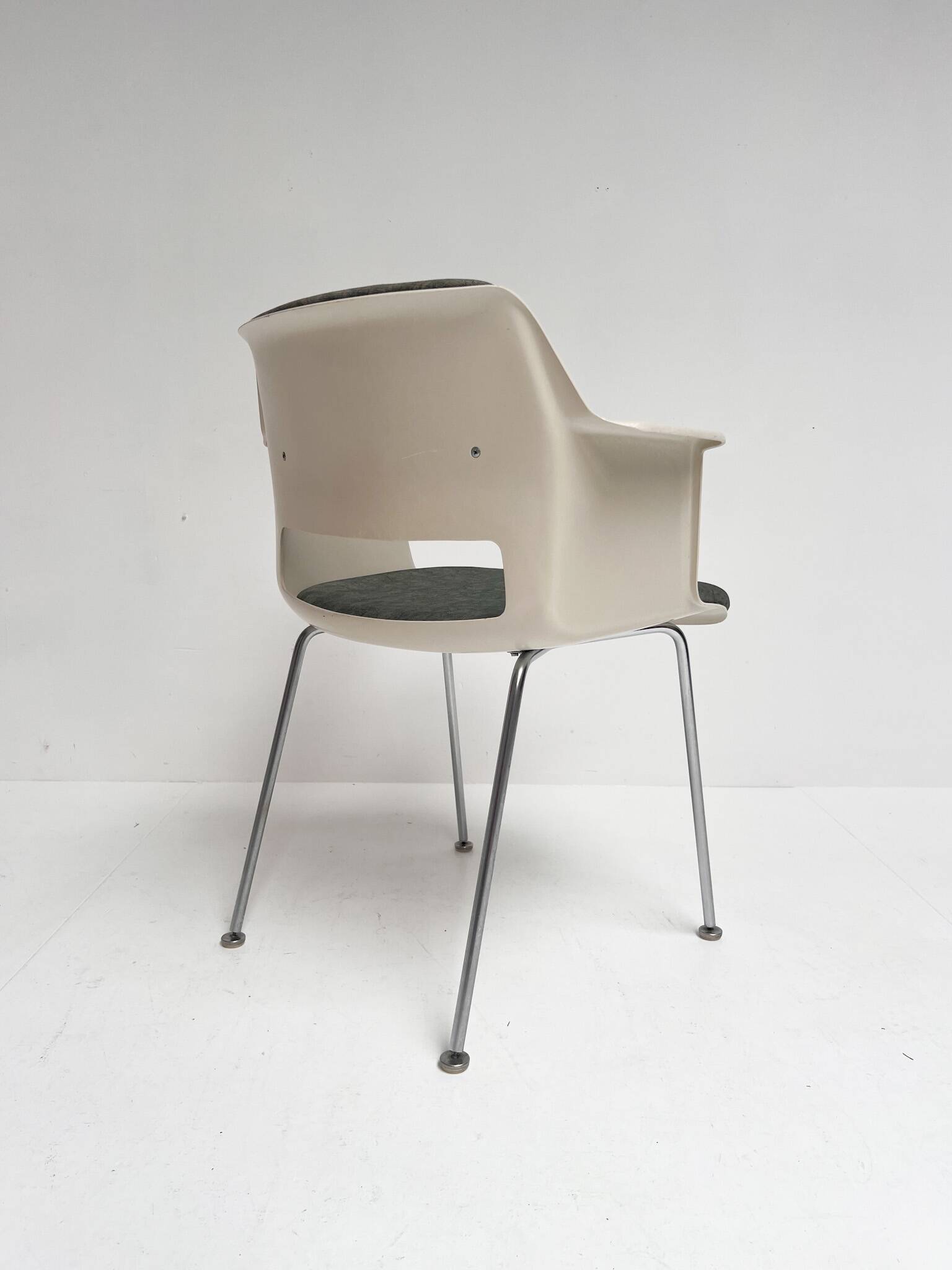 Gispen Model 2225 shell chair by Andre Cordemeijer, 1960s
