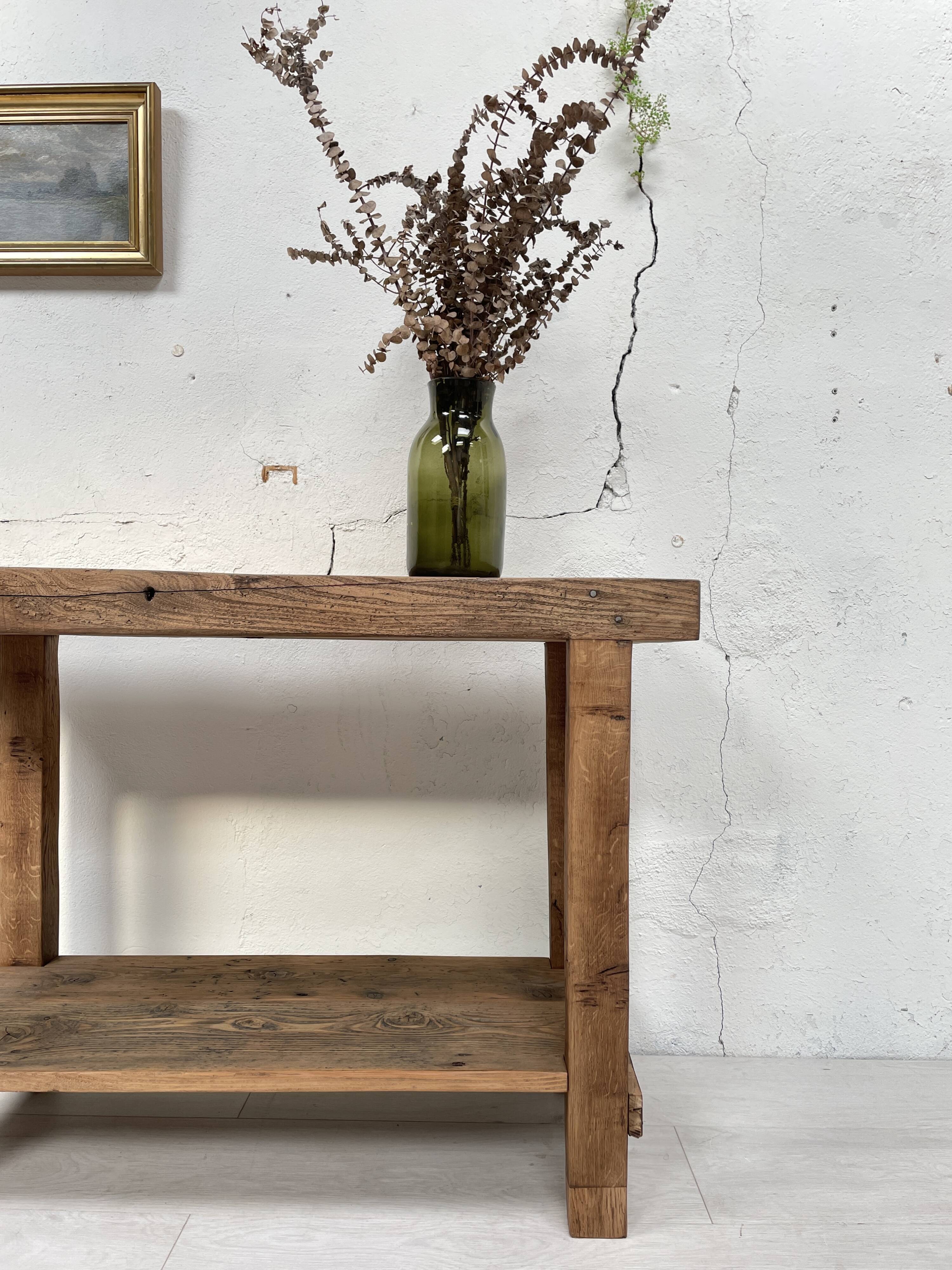 Establishment / console in raw wood