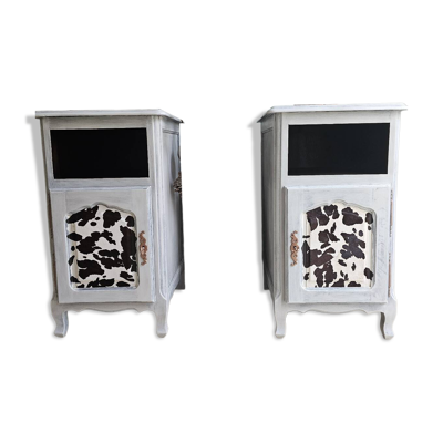 Deux tables de chevet bois massif décoration peau de veau