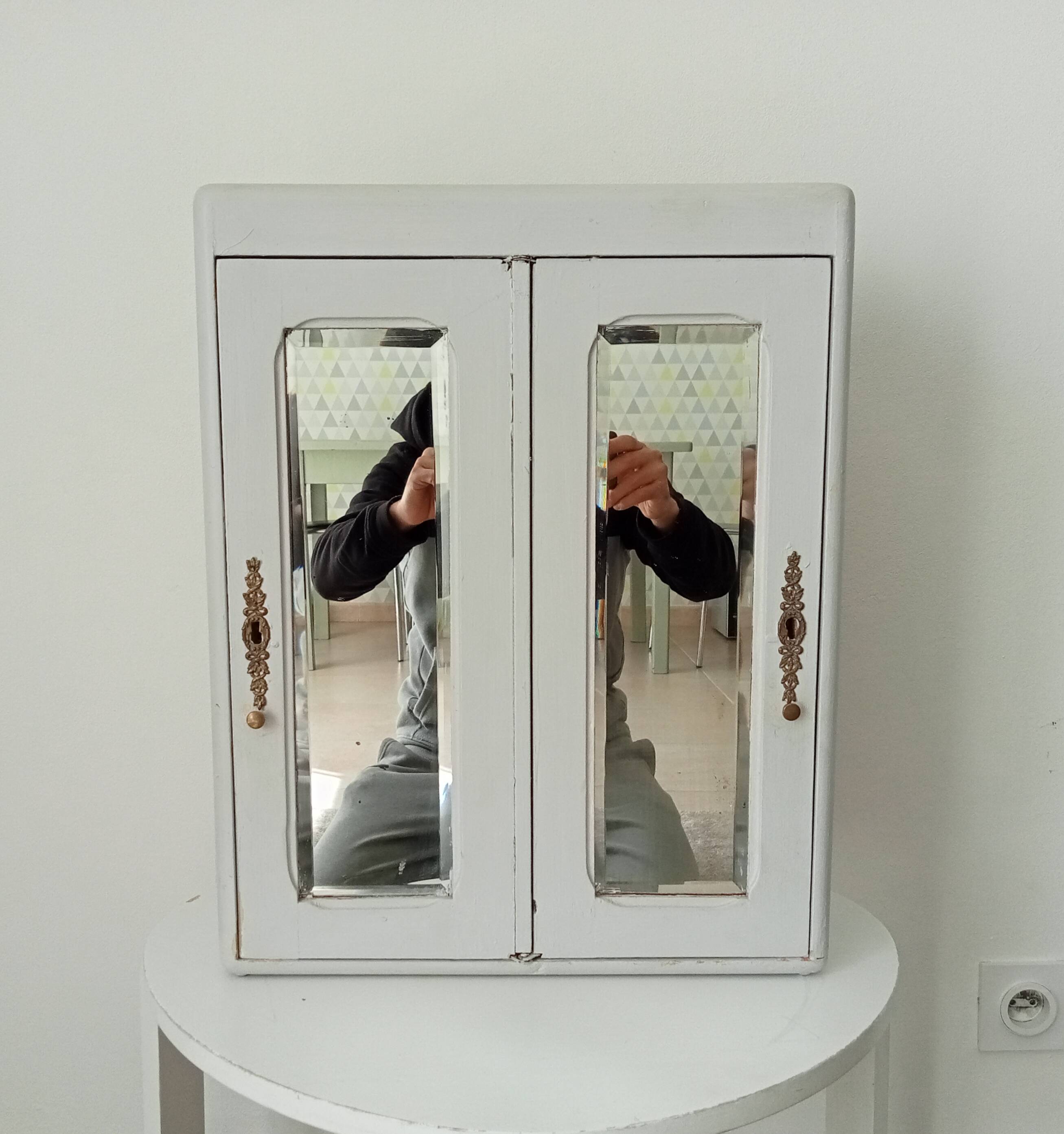 Art deco medicine cabinet from the 40s/50s