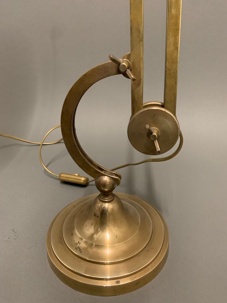 Adjustable table lamp