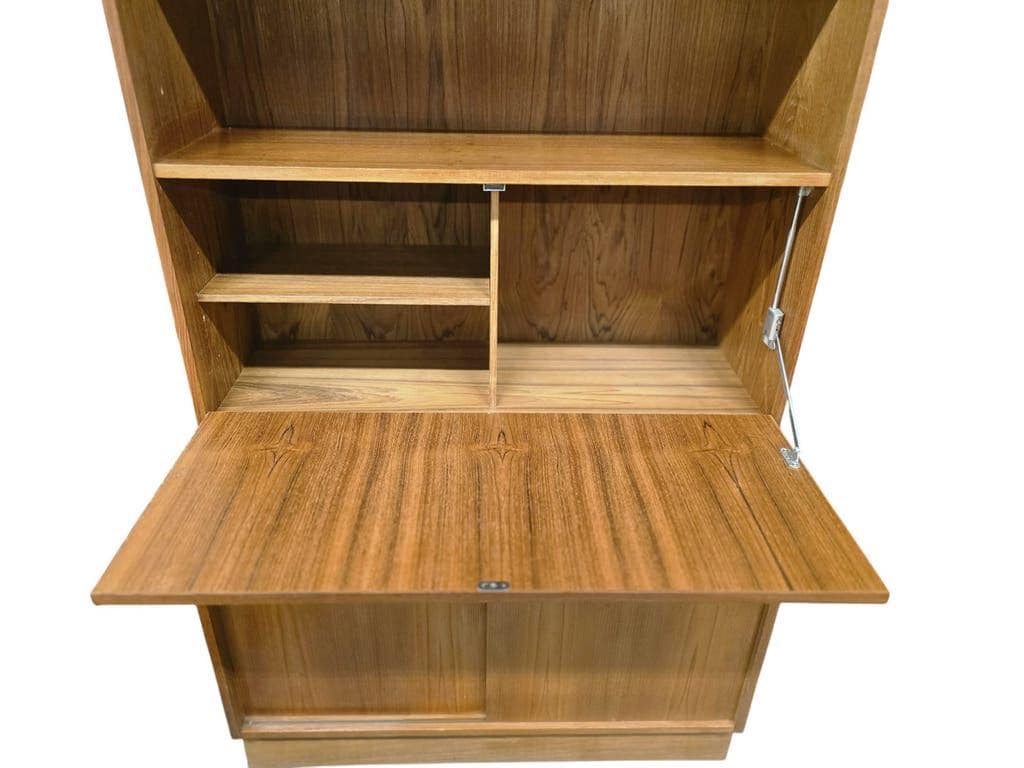 Vintage wooden shelf/bookcase/display cabinet