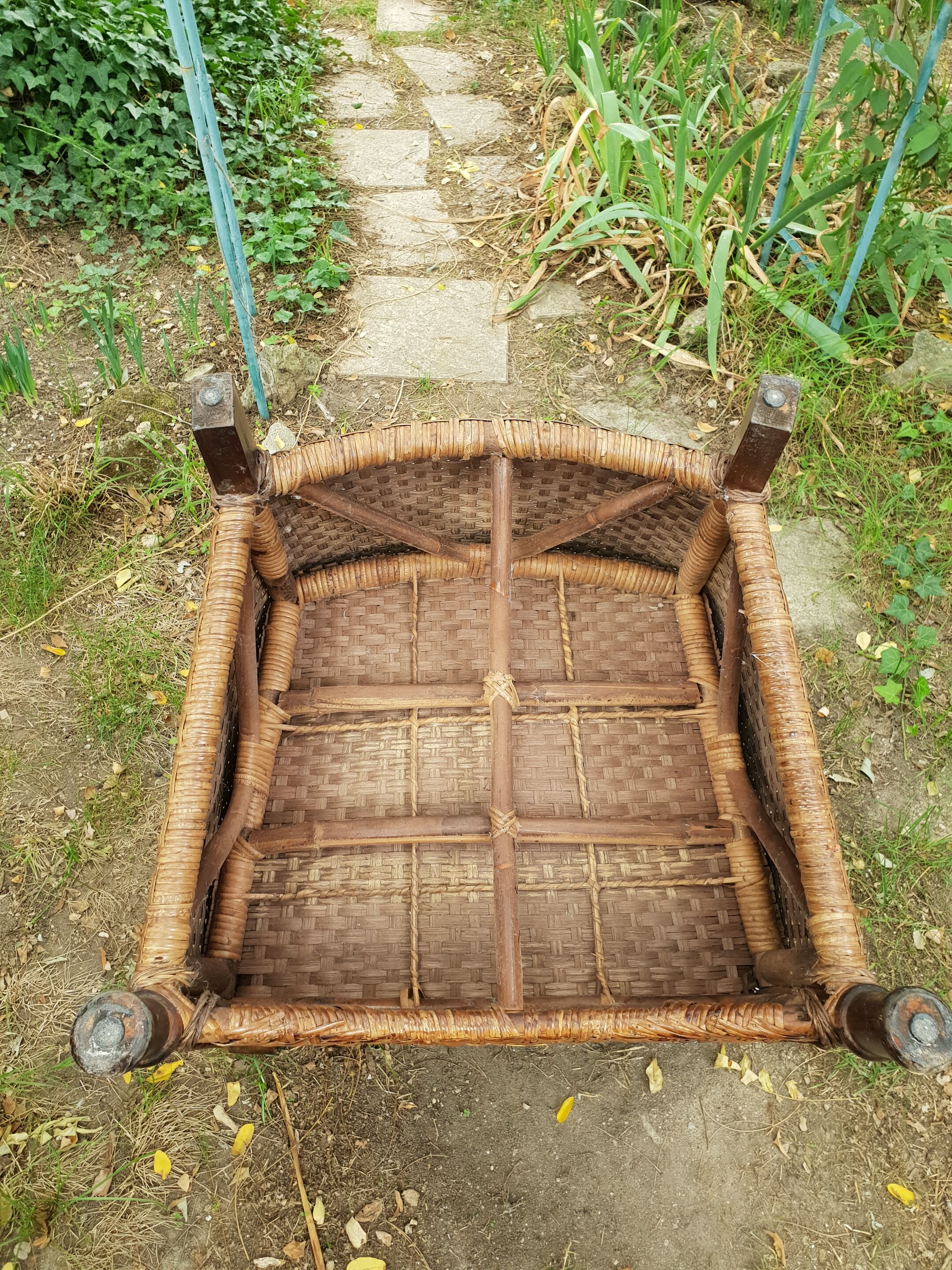 Paire de fauteuils en bois et rotin 1980